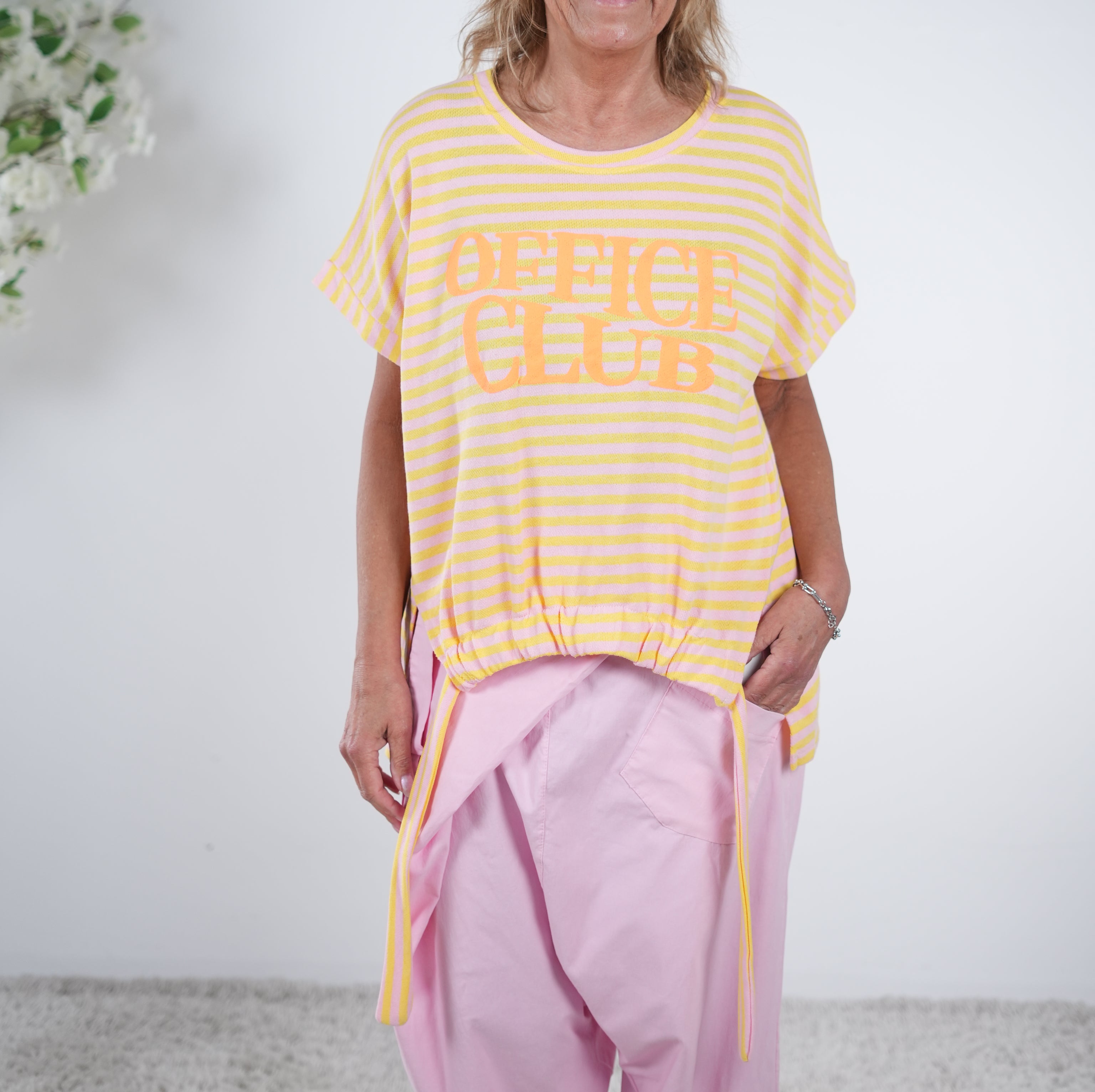 Shirt mit "Office Club" Schriftzug One Size (ca Größe 38 40-44) Gelb Pink