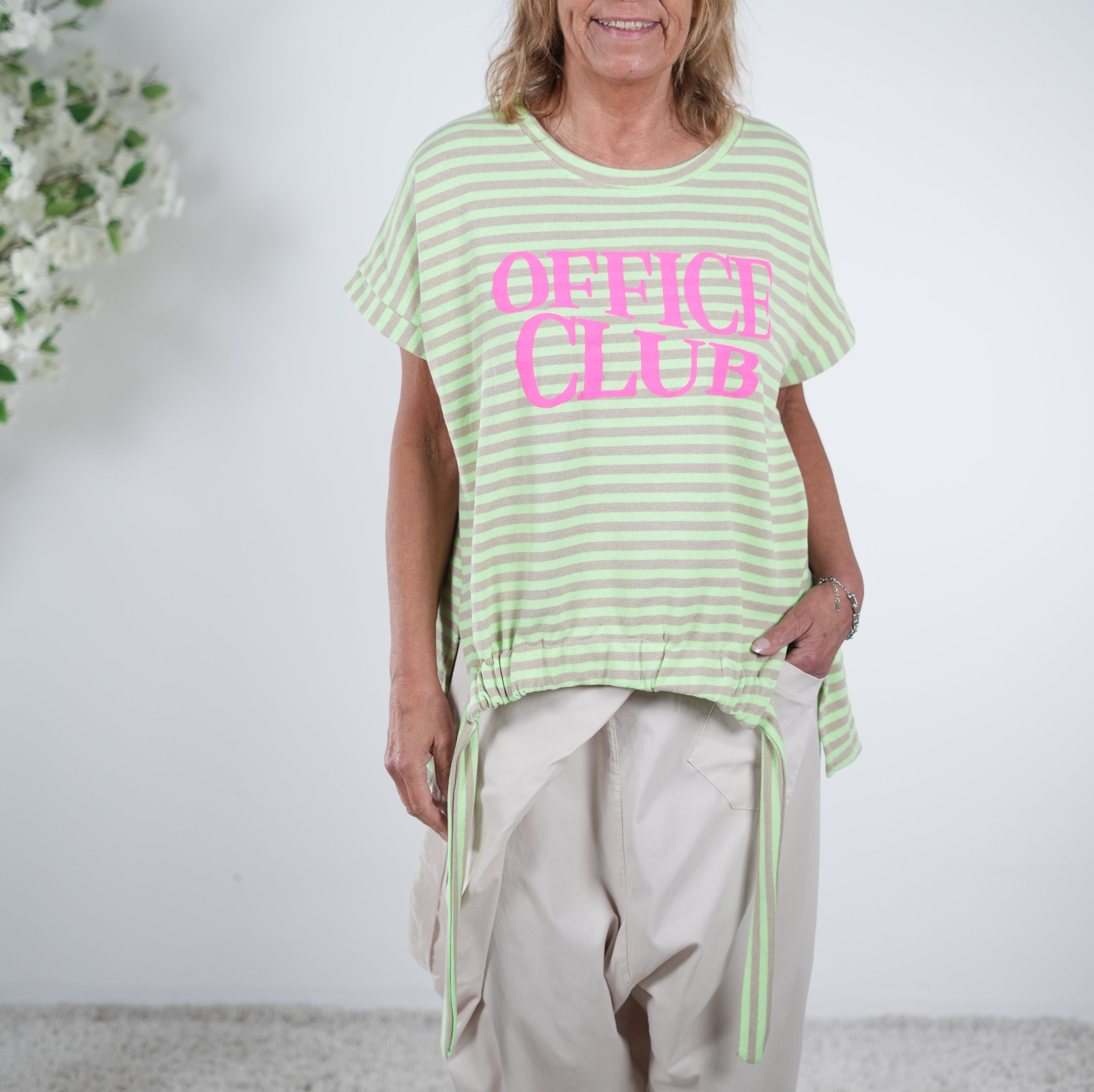 Shirt mit "Office Club" Schriftzug One Size (ca Größe 38 40-44) Grün Taupe