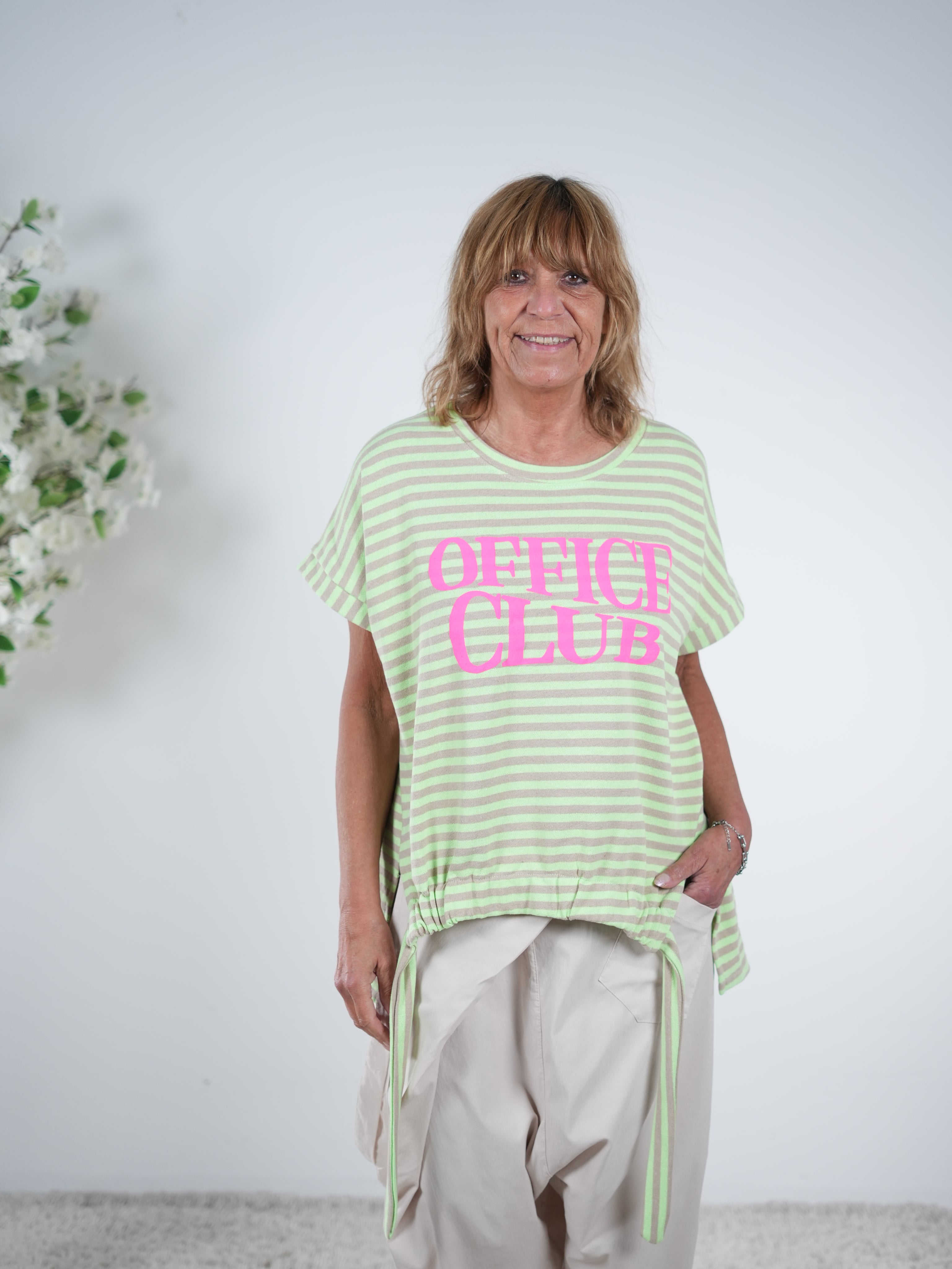 Shirt mit "Office Club" Schriftzug One Size (ca Größe 38 40-44) Grün Taupe