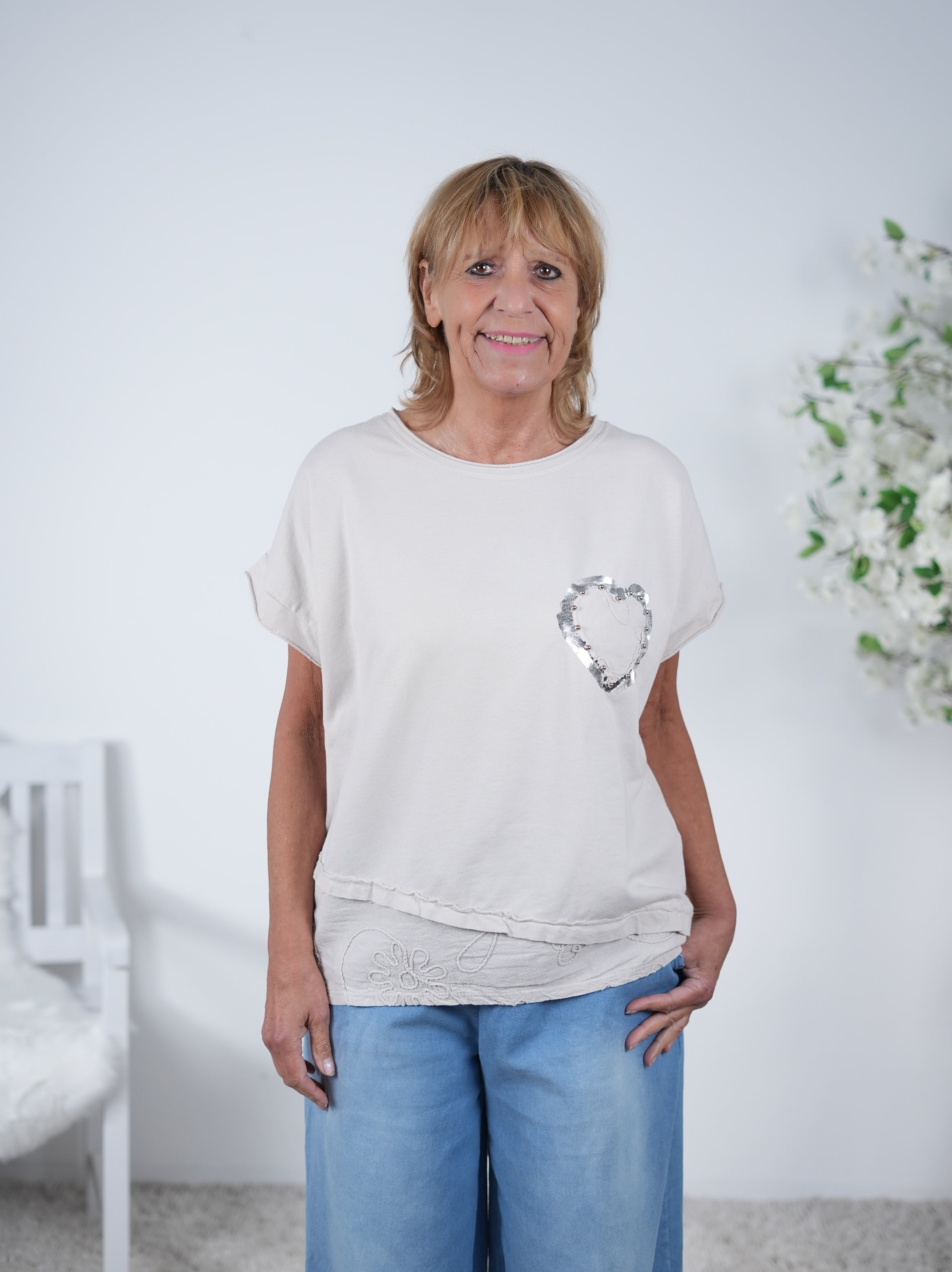 Shirt mit silbernem Herz Einheitsgröße (ca Gr. 38 "oversize"-42) Beige