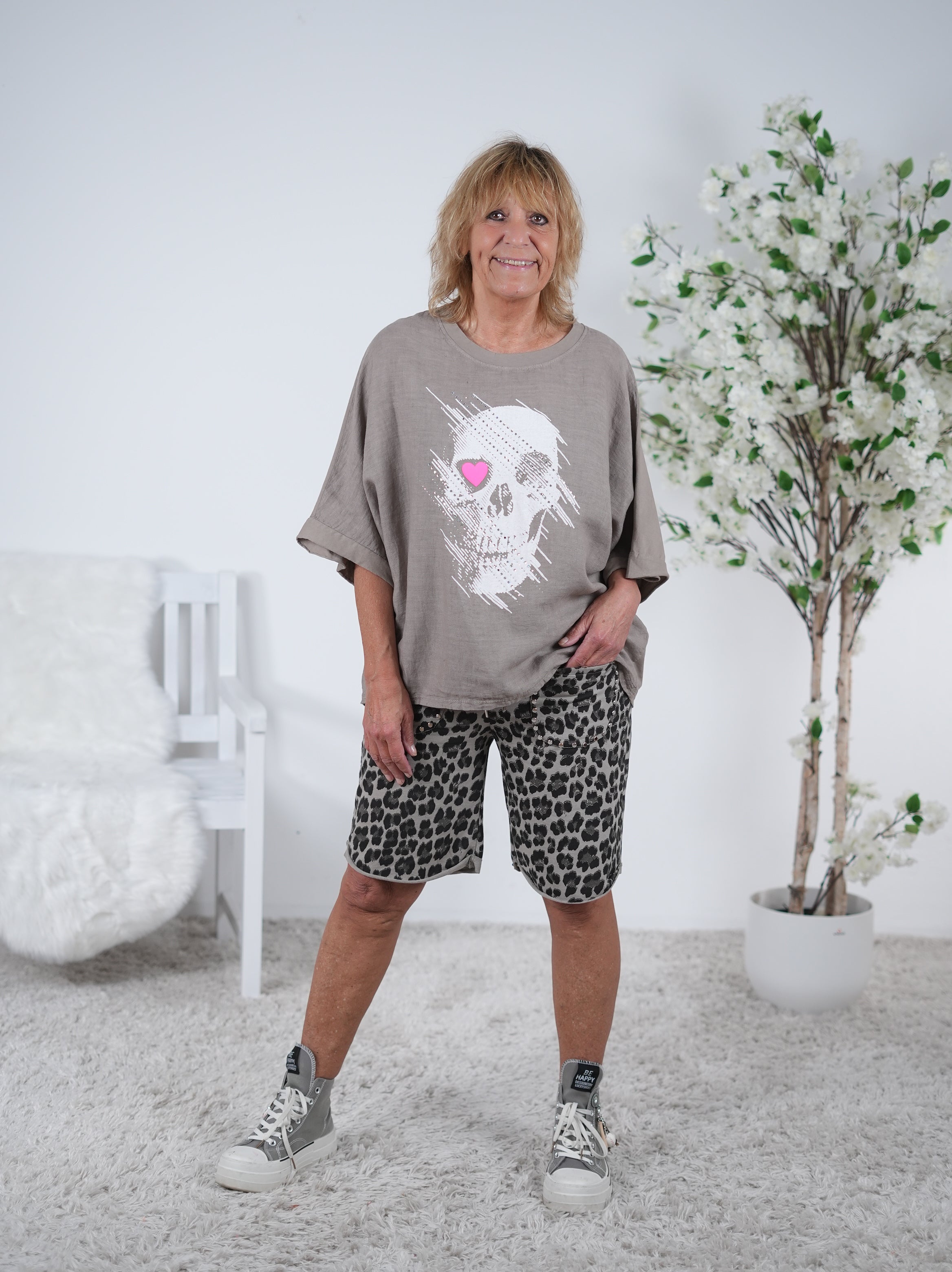 Shirt mit Totenkopf Print und überschnittem Arm