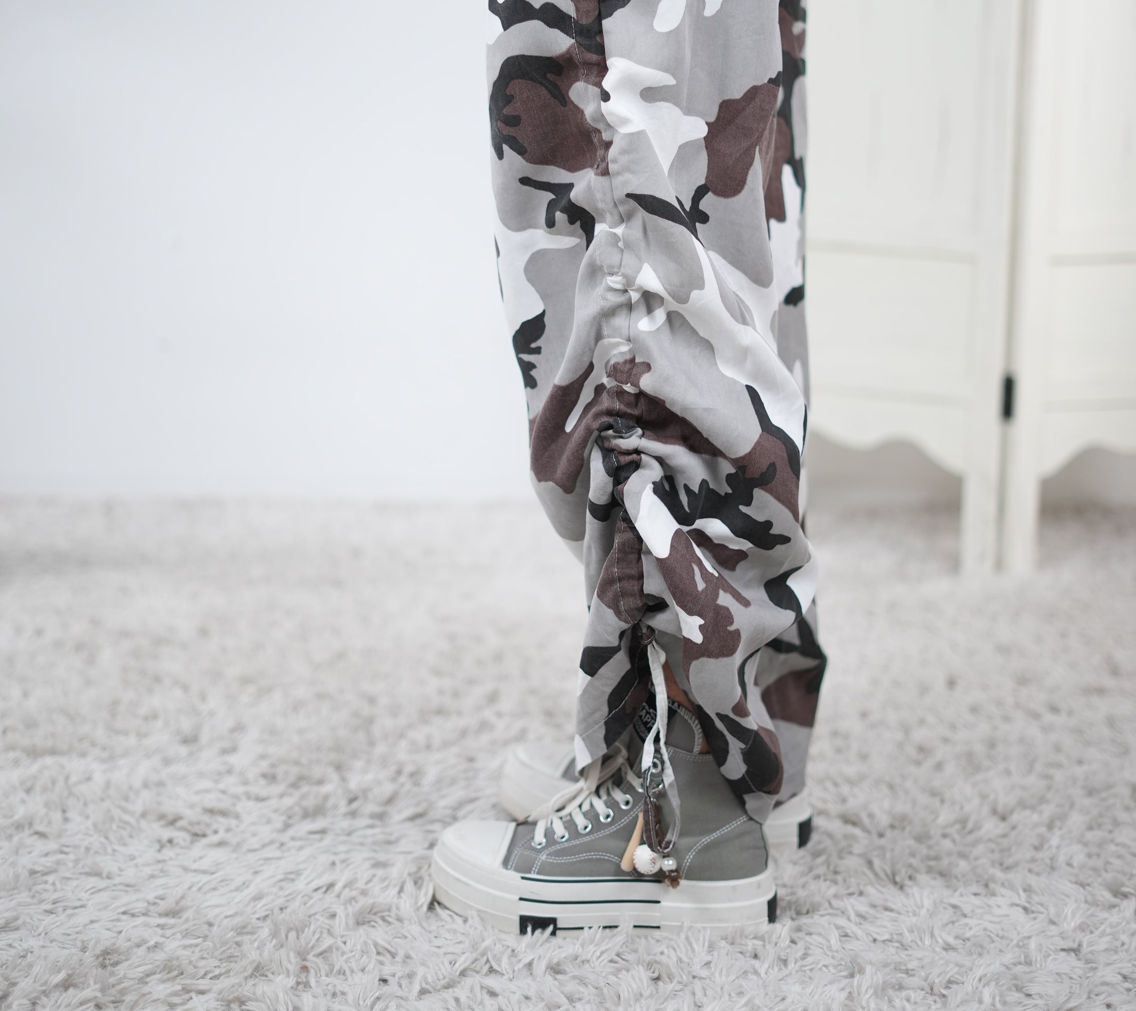 Sportliche Camouflage Pants mit seitlicher Raffung