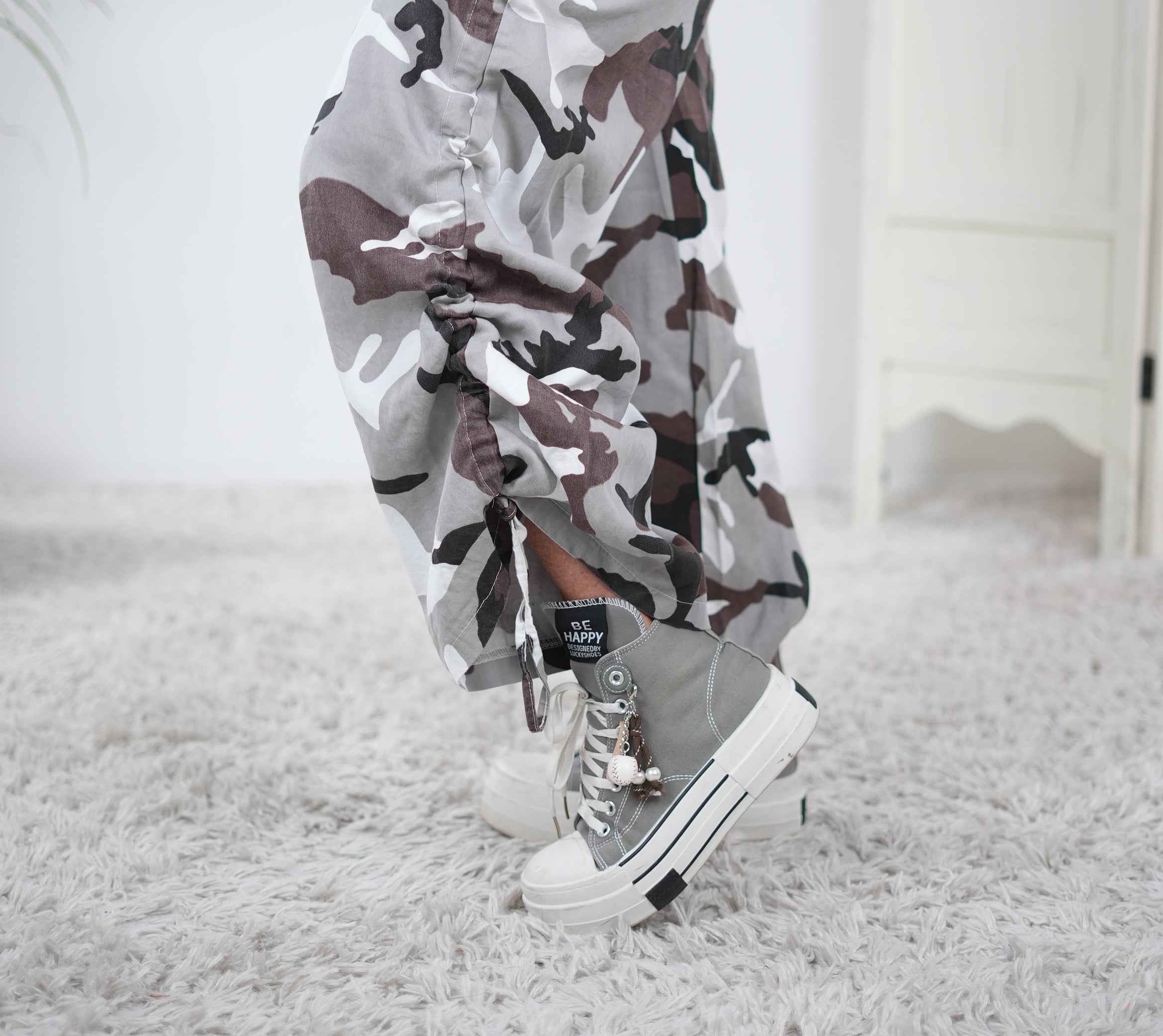 Sportliche Camouflage Pants mit seitlicher Raffung