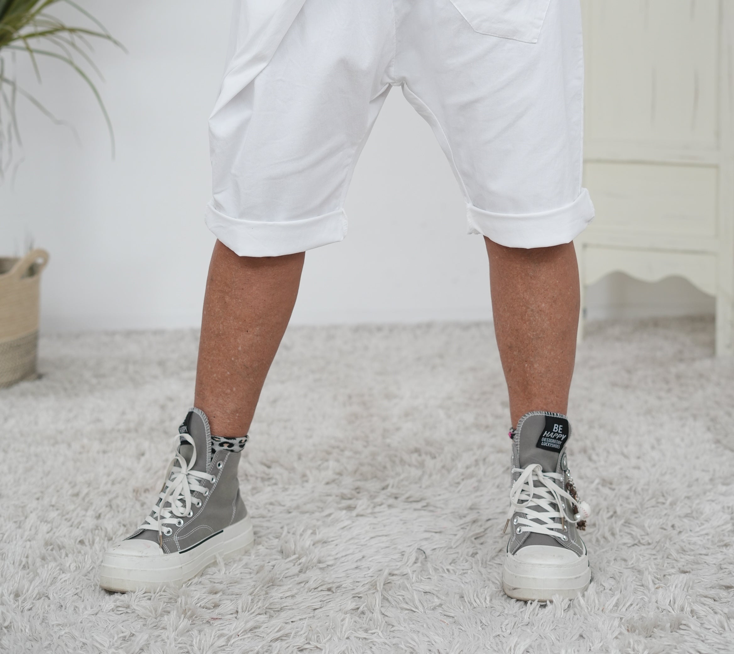 sportliche, kurze Baggy mit Gummizug Weiß