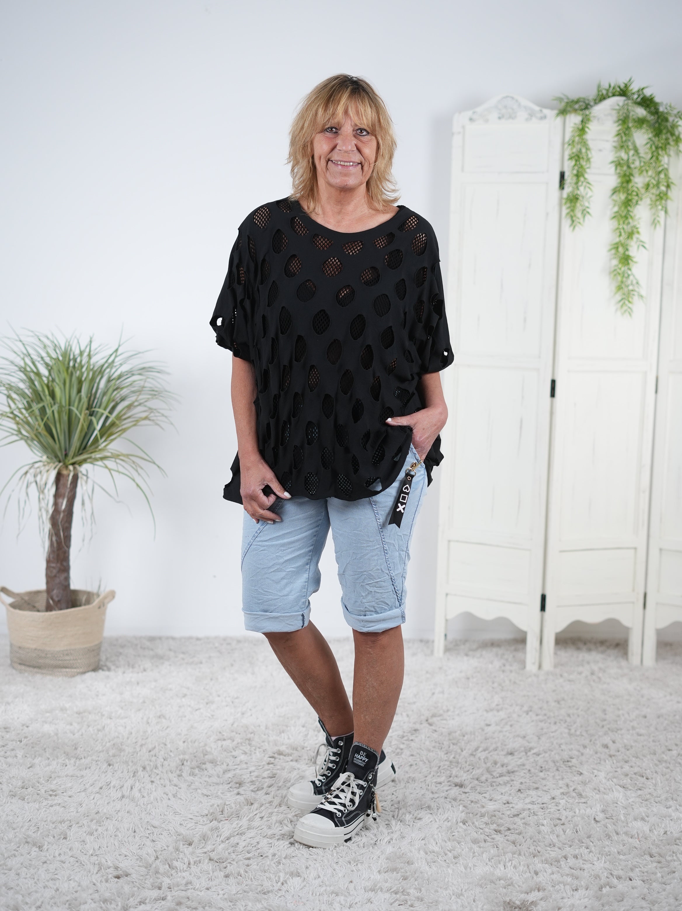 Sportliches Shirt mit Cut Outs und Netz