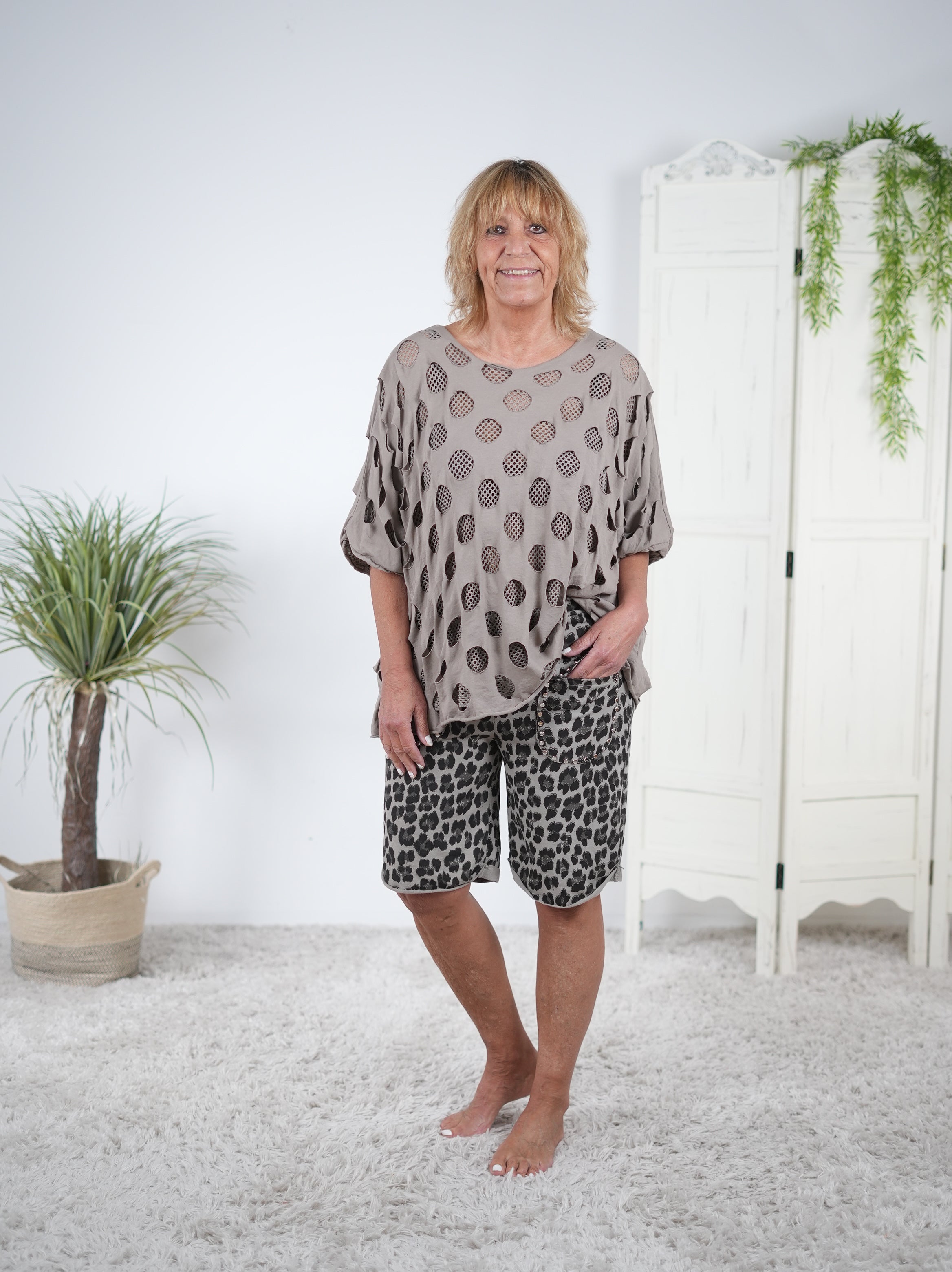 Sportliches Shirt mit Cut Outs und Netz