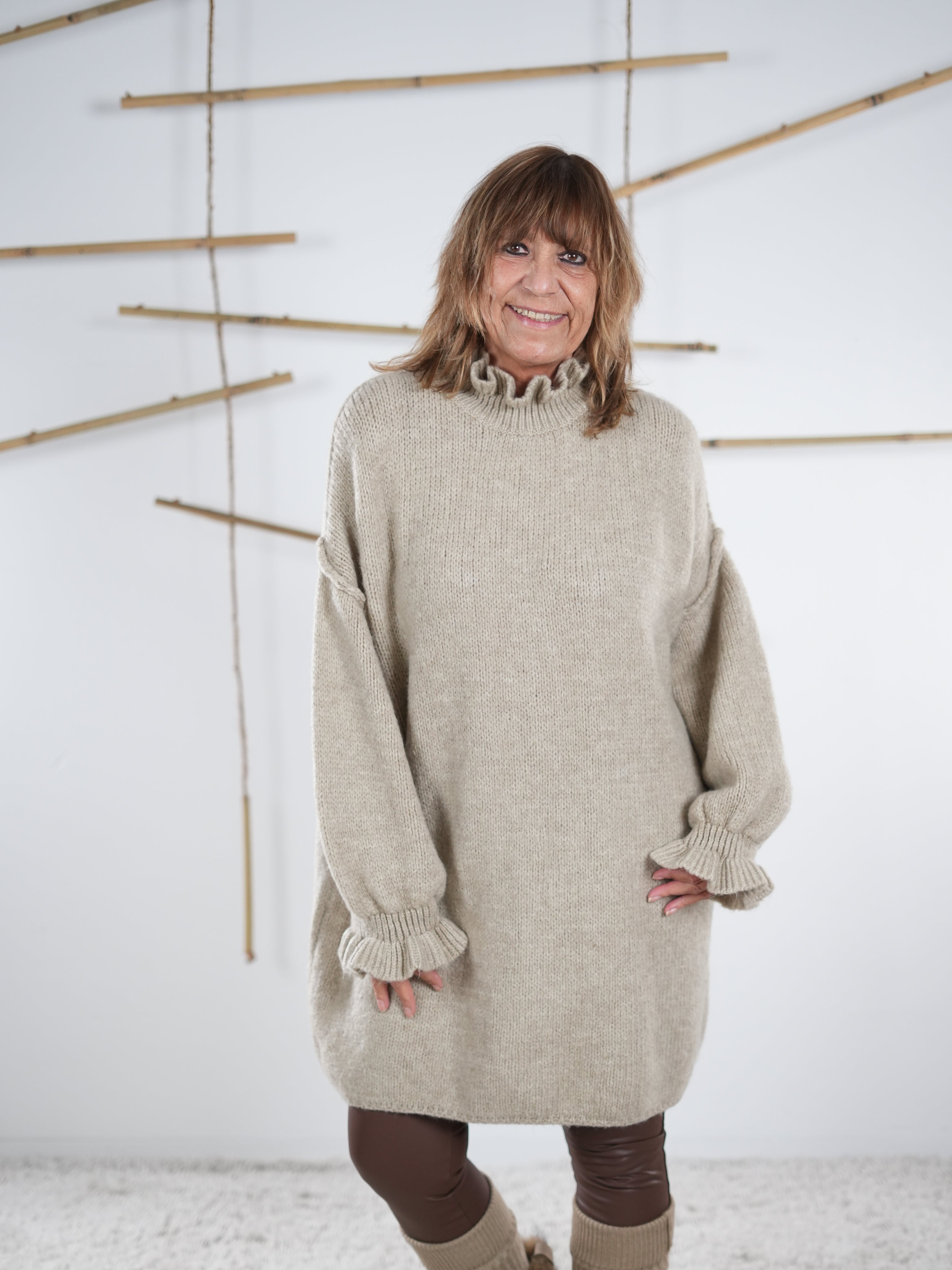 Strickkleid mit Rüsche One Size (ca Größe 40 "oversize"-46) Beige