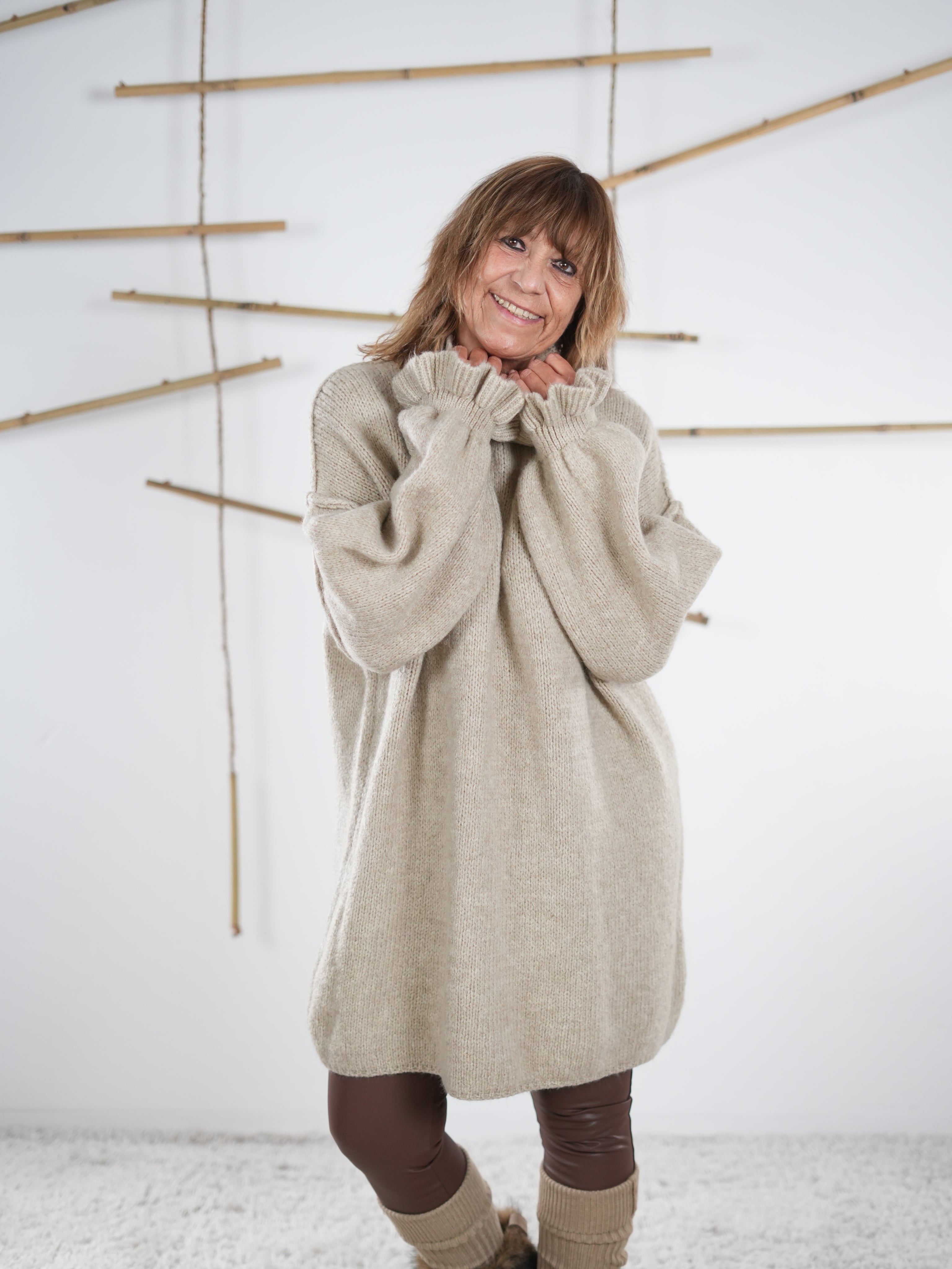 Strickkleid mit Rüsche