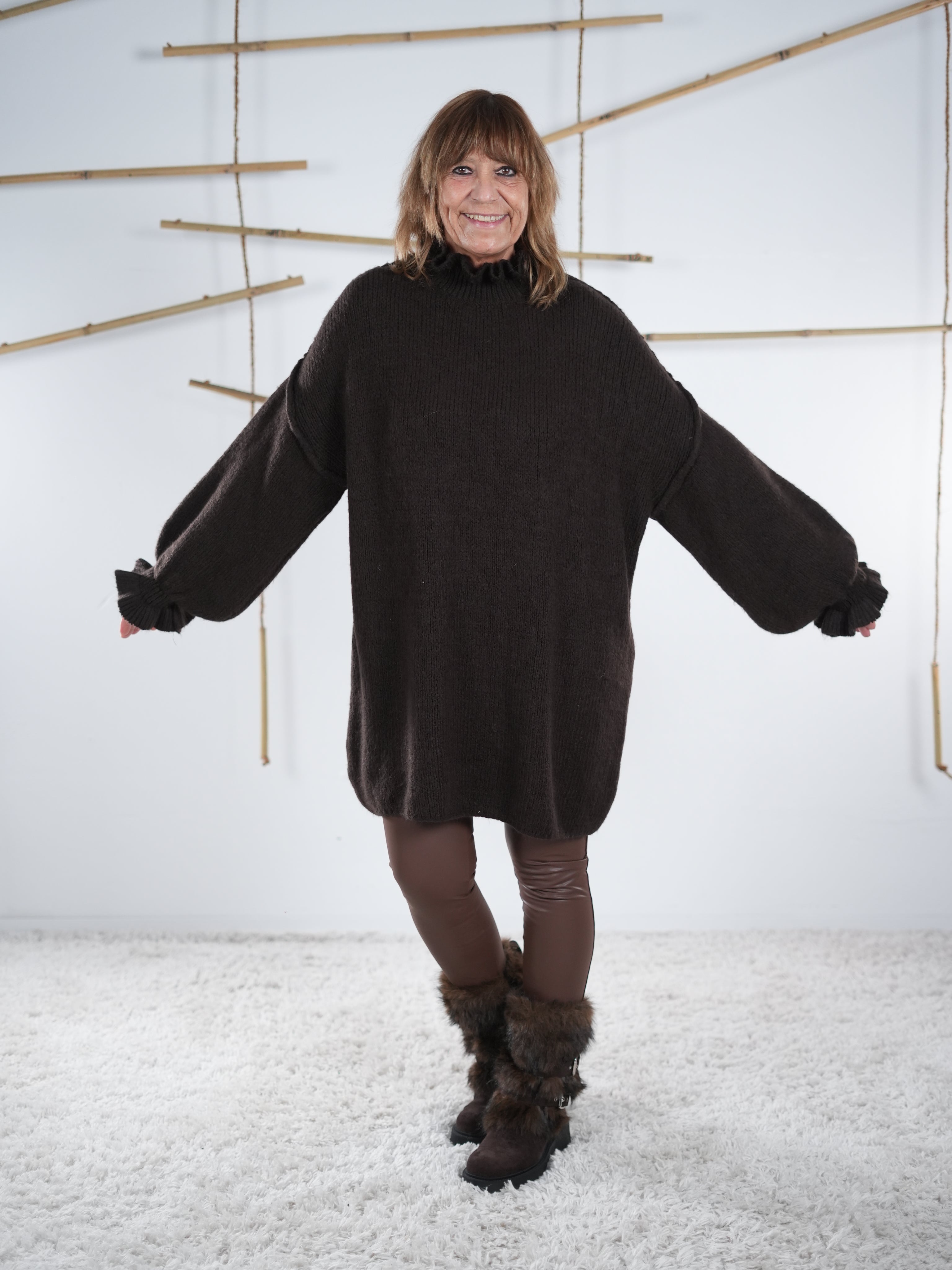 Strickkleid mit Rüsche One Size (ca Größe 40 "oversize"-46) Schoko