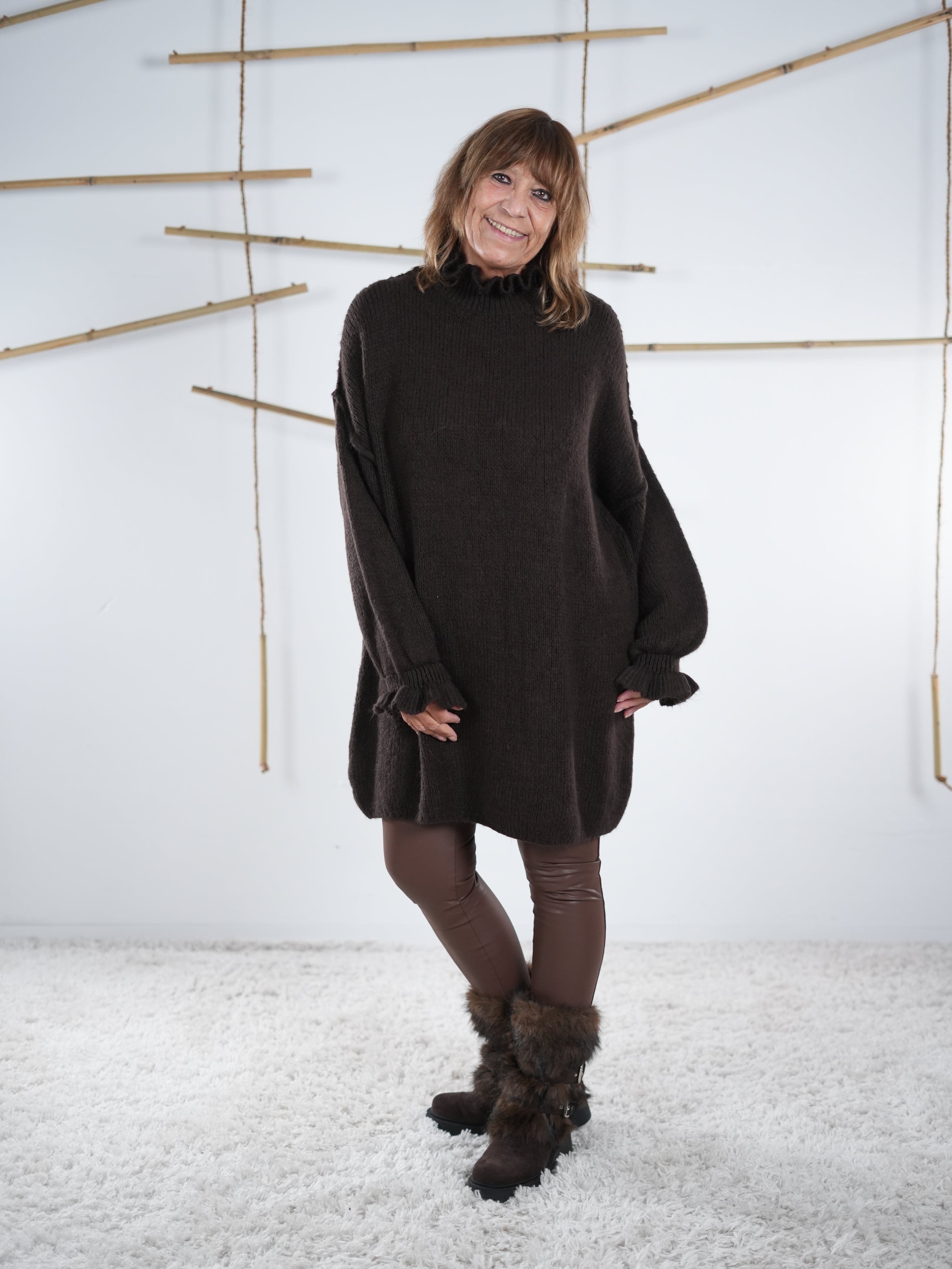 Strickkleid mit Rüsche