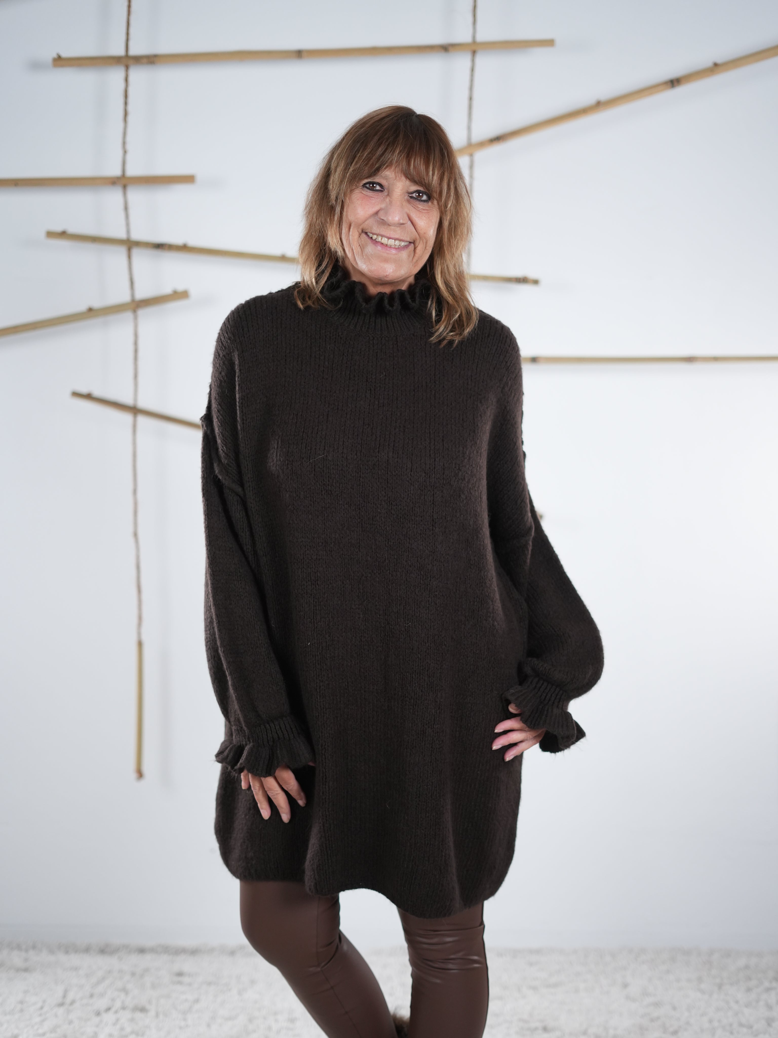 Strickkleid mit Rüsche