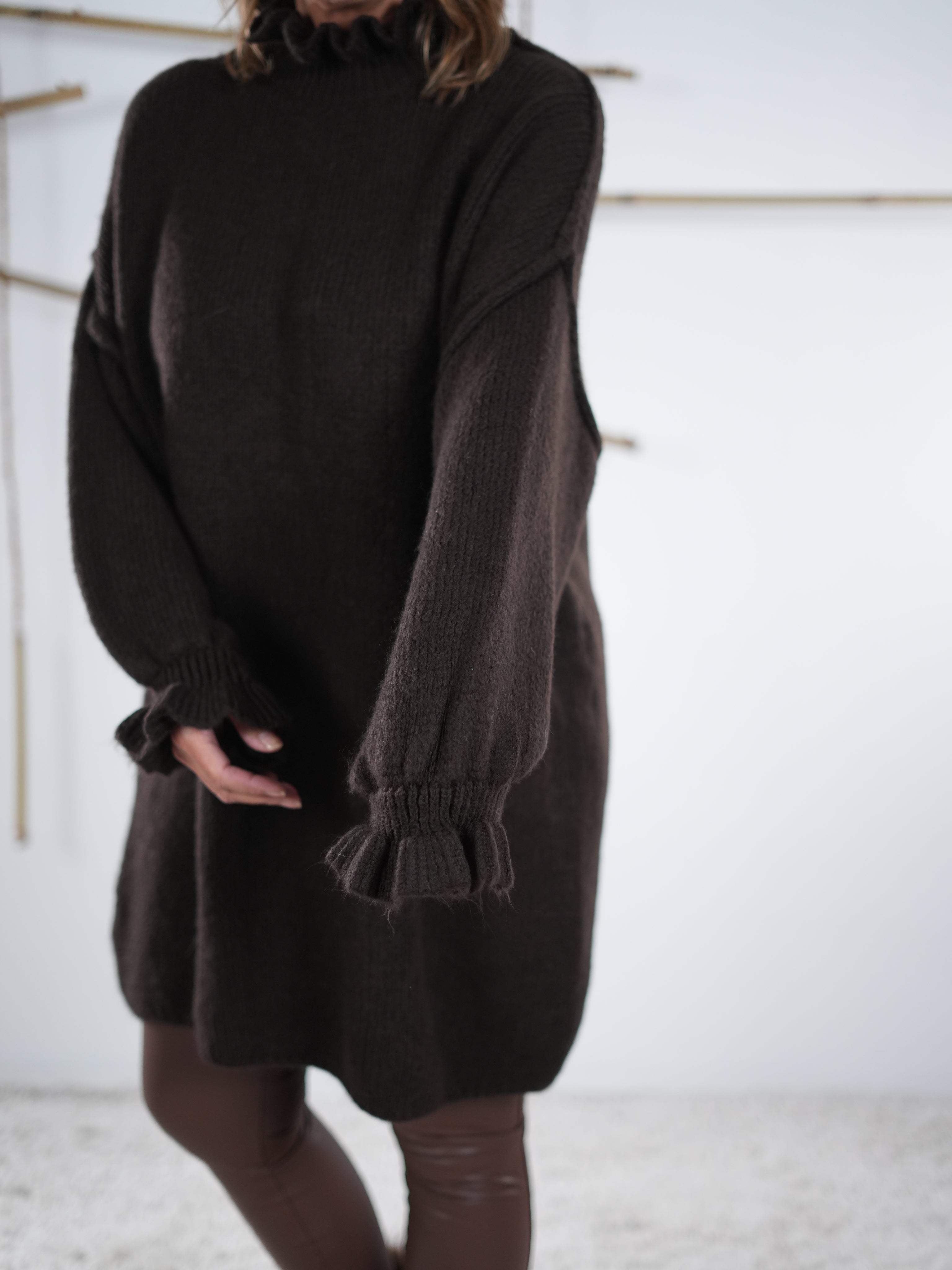 Strickkleid mit Rüsche