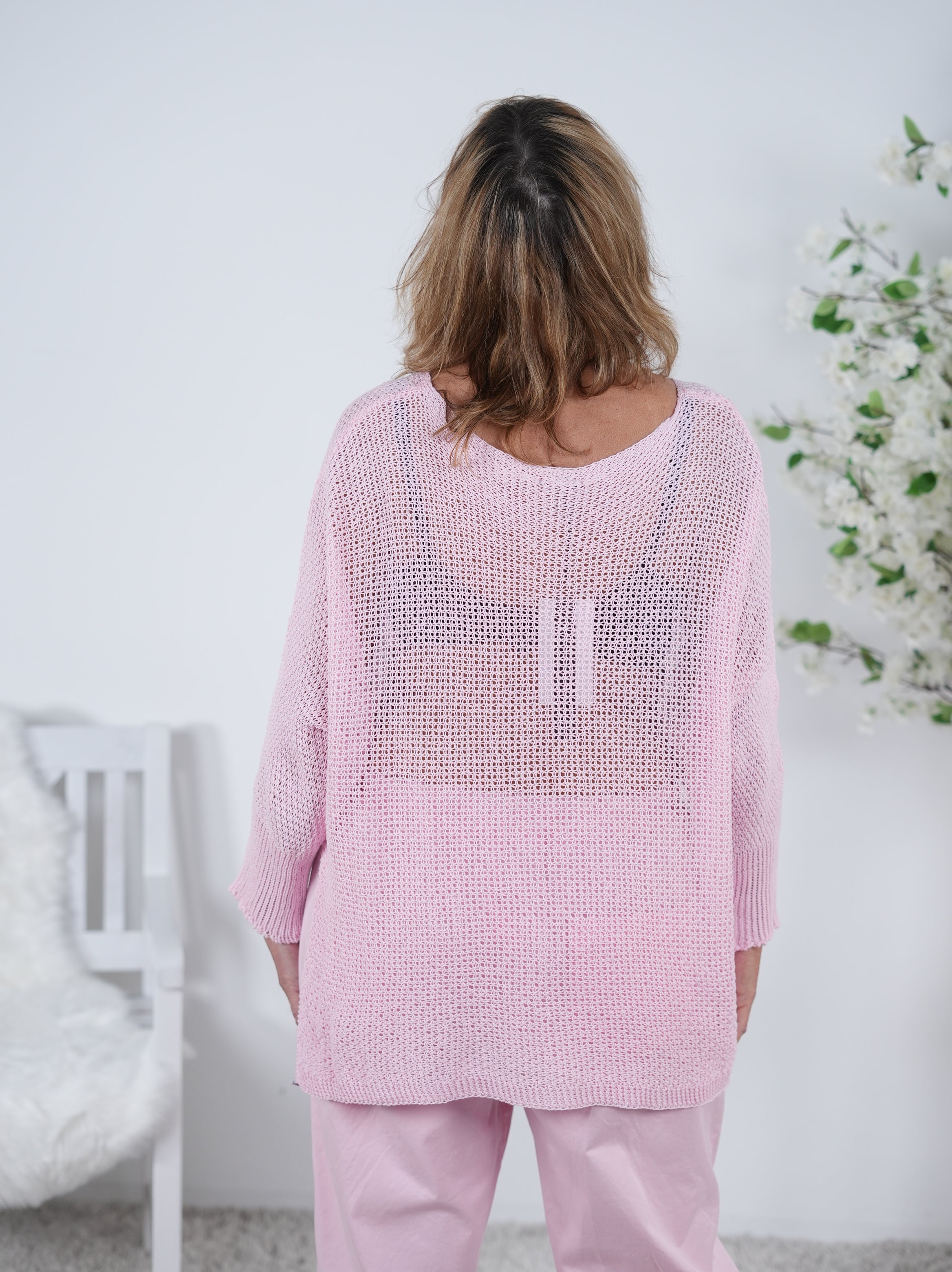 Strickpulli mit Spitze am vorderen Abschluss