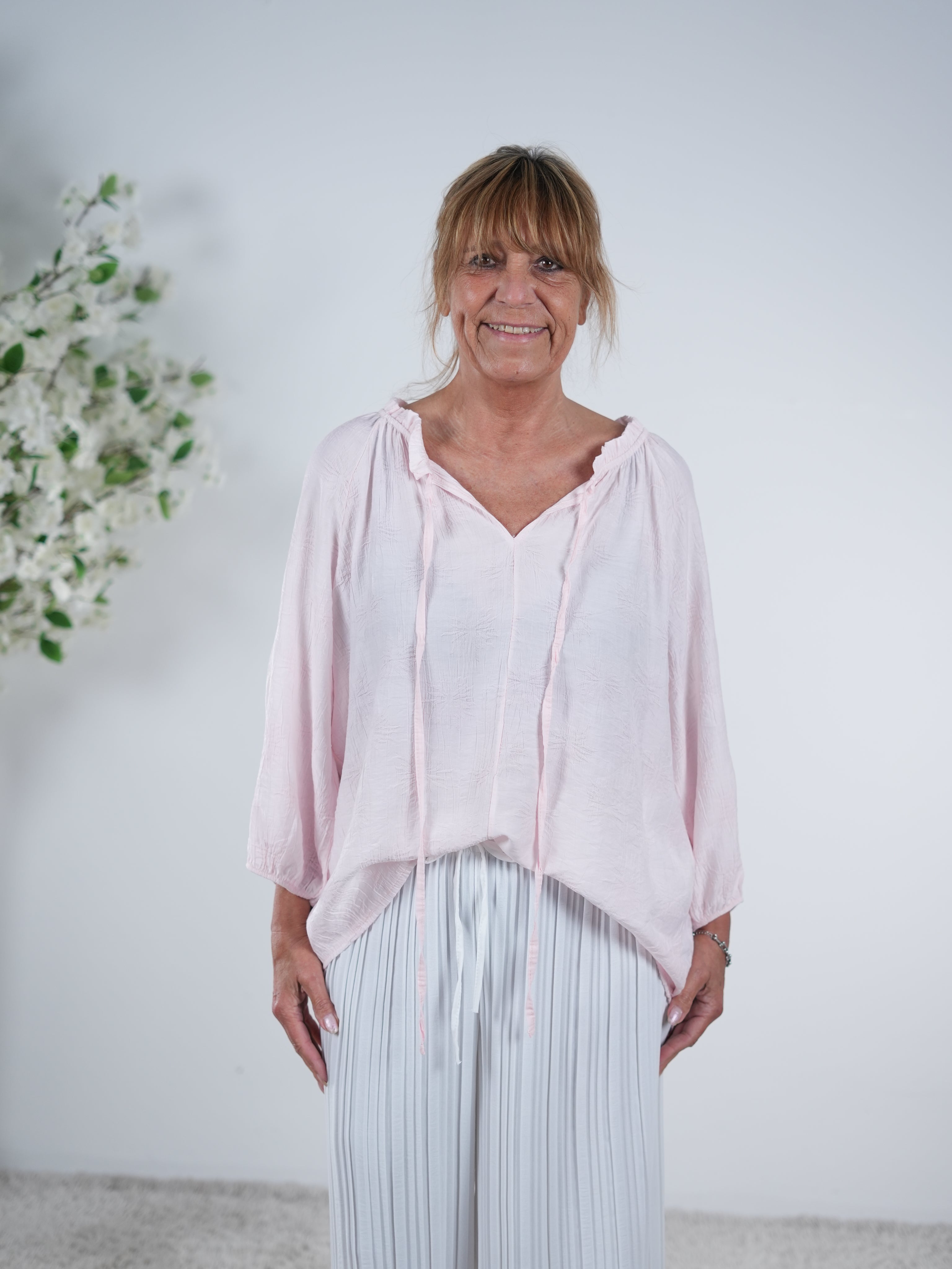 Süße Bluse mit gestickten Details One Size (ca Gr. 38-42 44) Rosa