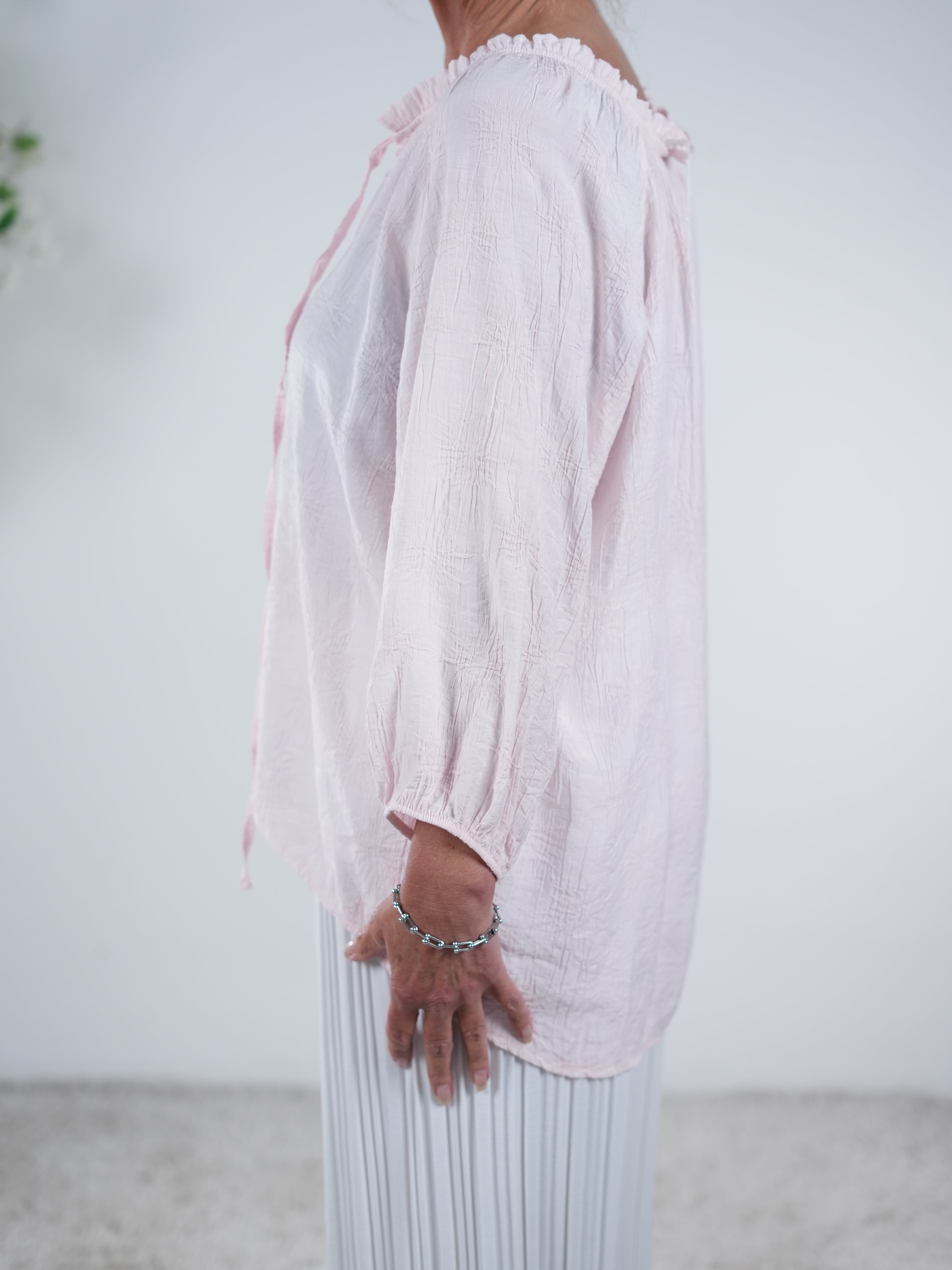 Süße Bluse mit gestickten Details