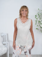 Süßes Top im Materialmix mit Spitze