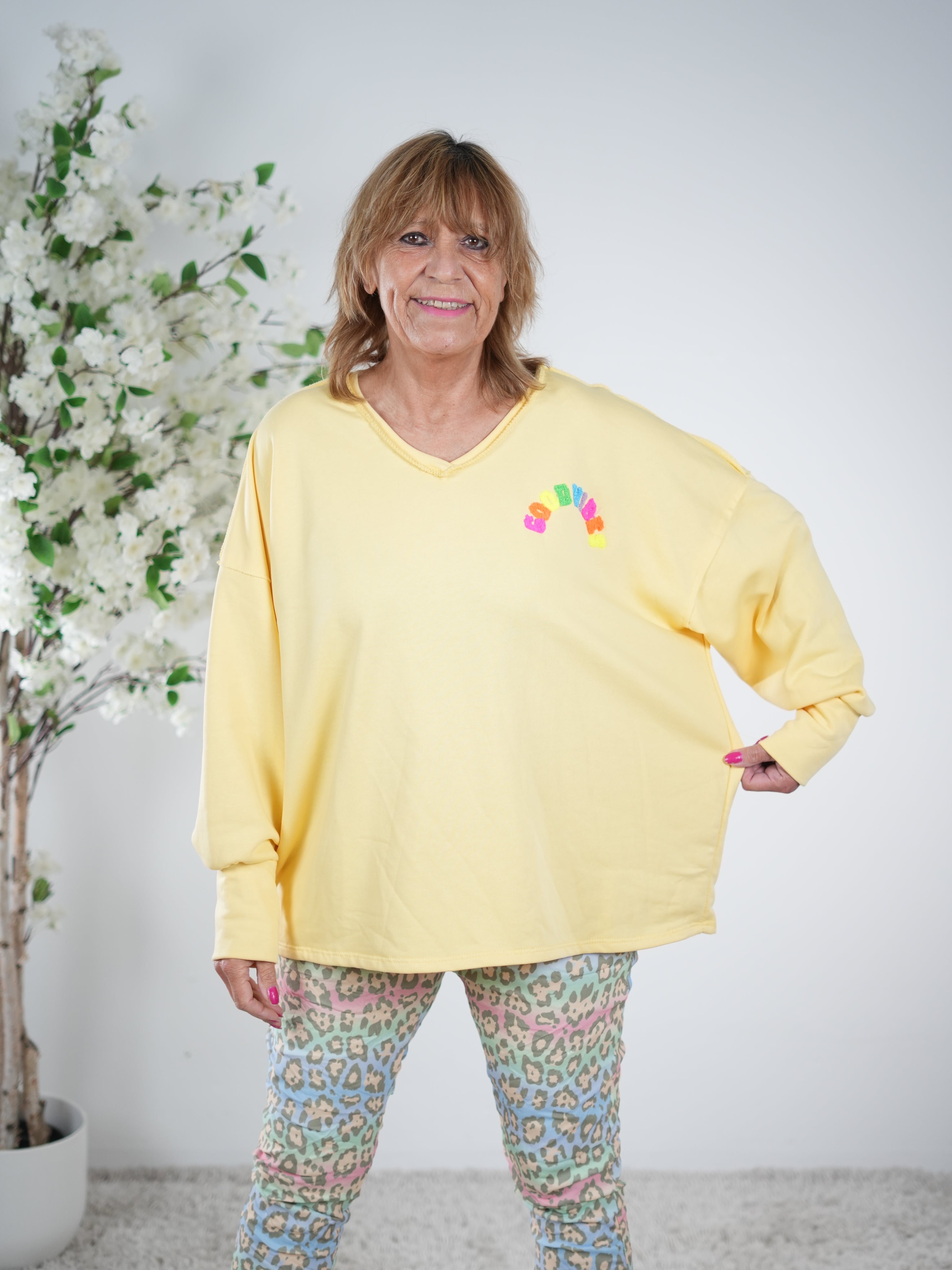 Sweaty mit V-Ausschnitt und "good vibes" Bestickung