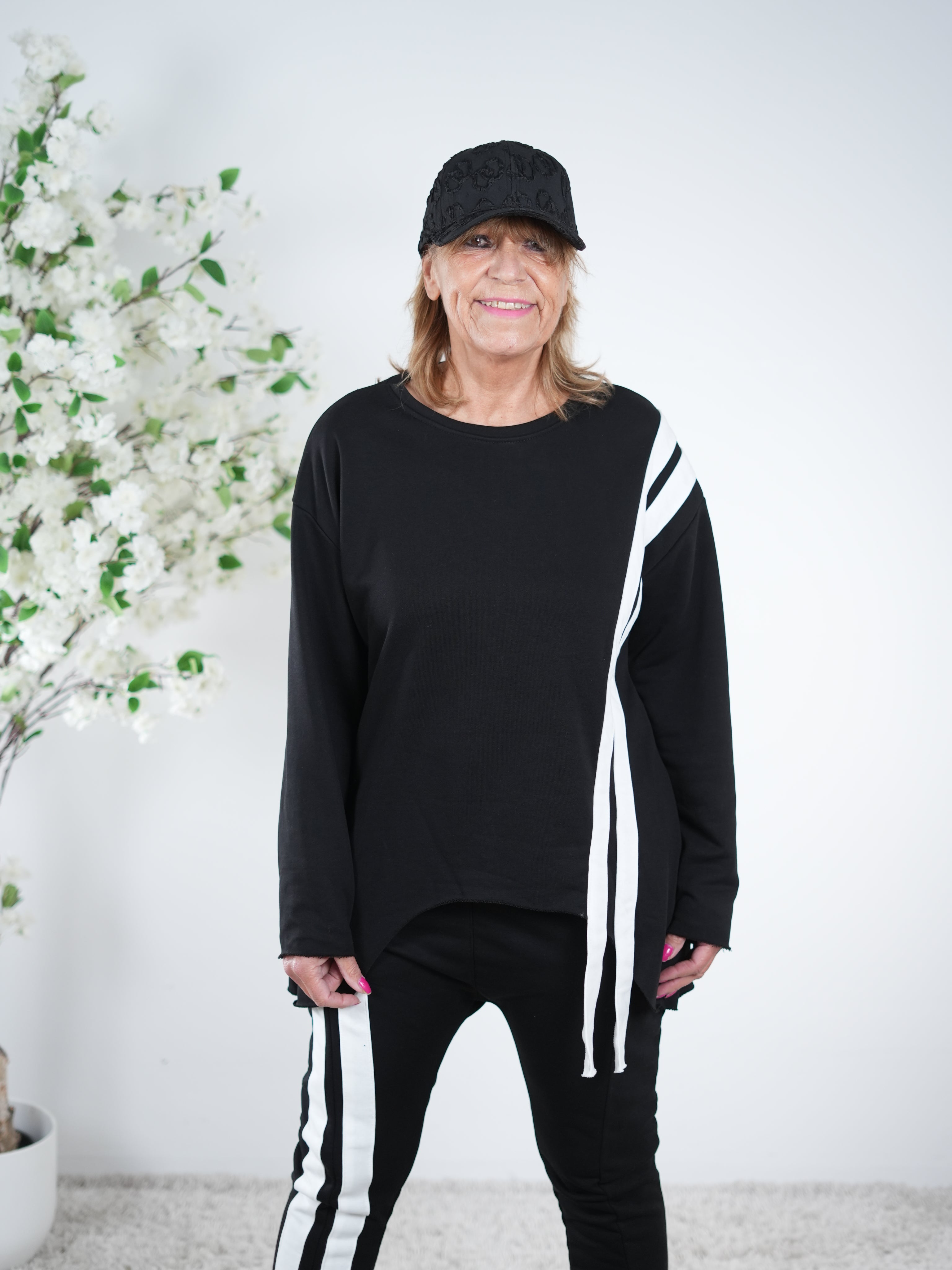 Sweaty mit breiten Streifen im Vokuhila Schnitt One Size (ca Gr. 38-42) Schwarz