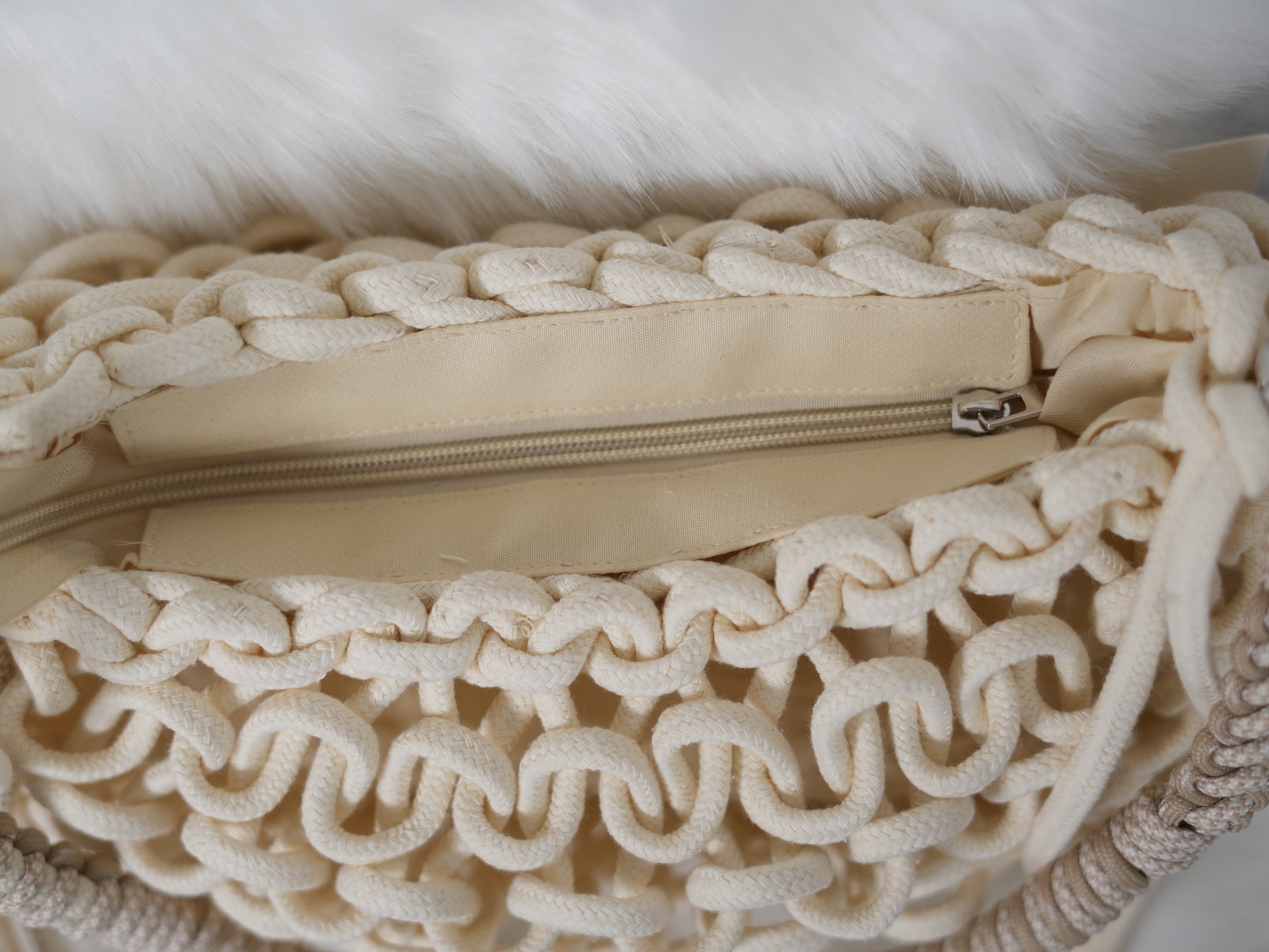 Tasche im geflochtenem Design