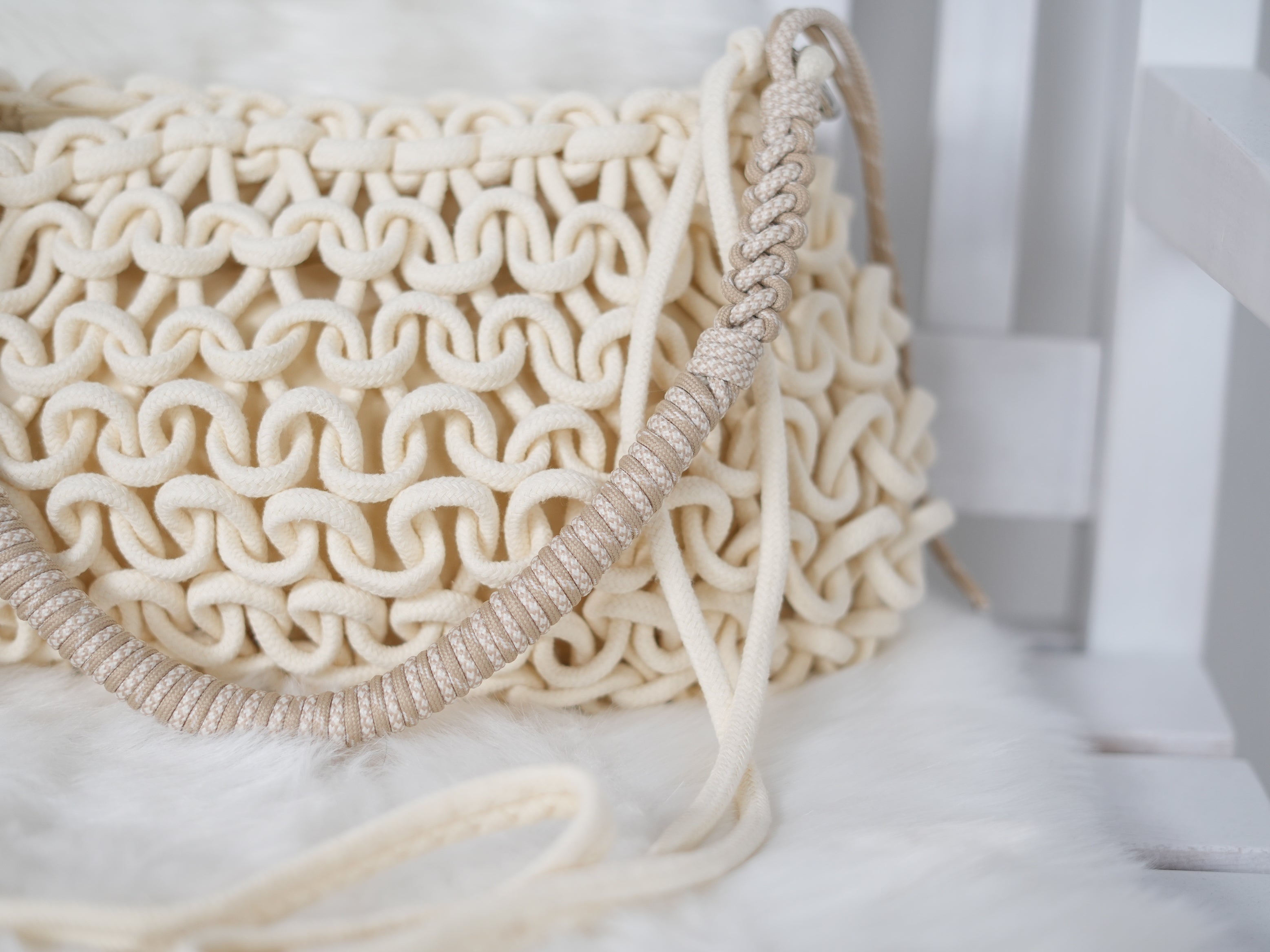 Tasche im geflochtenem Design