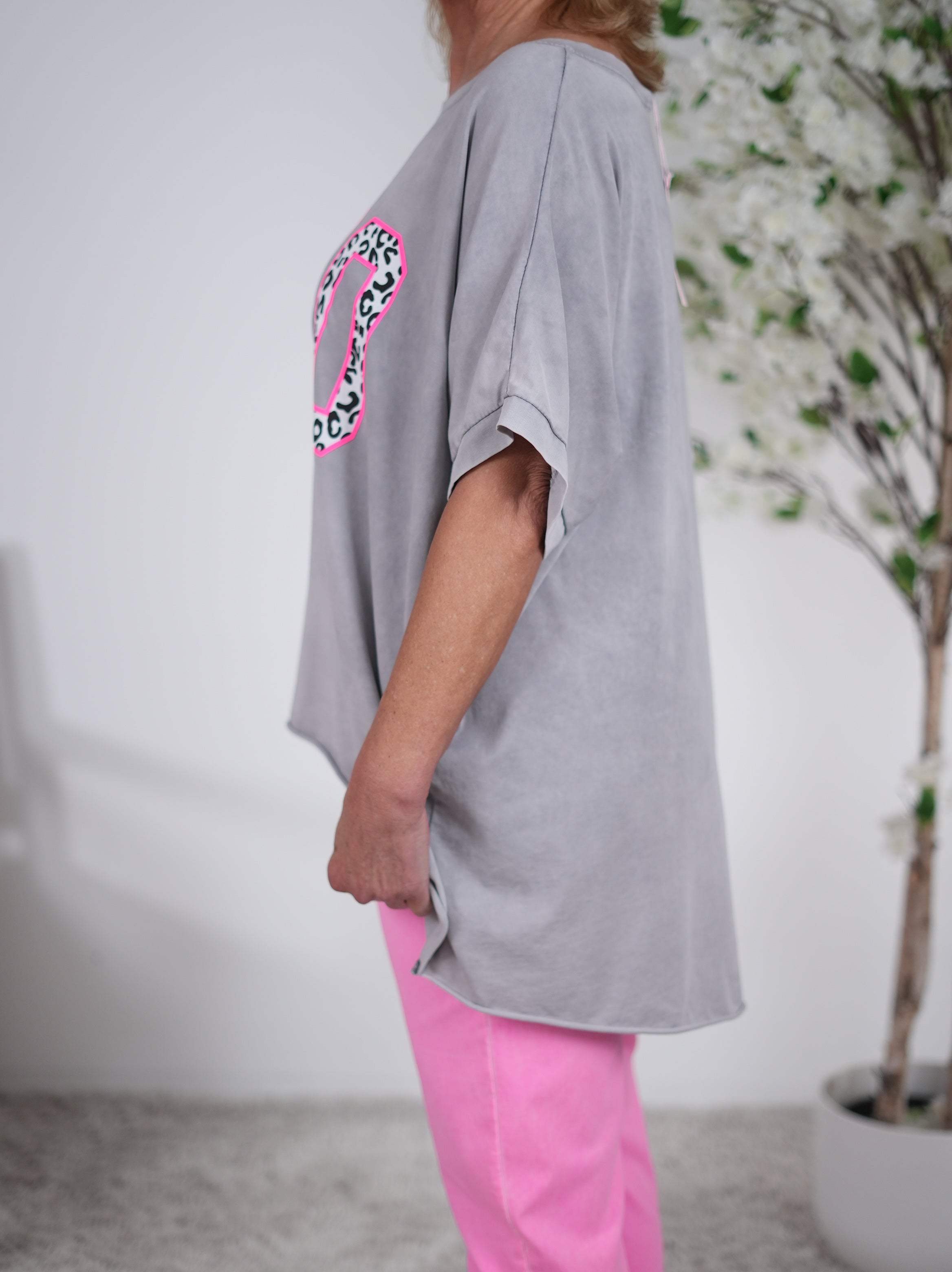 Vokuhila Shirt mit "Ciao" Schriftzug in Leo