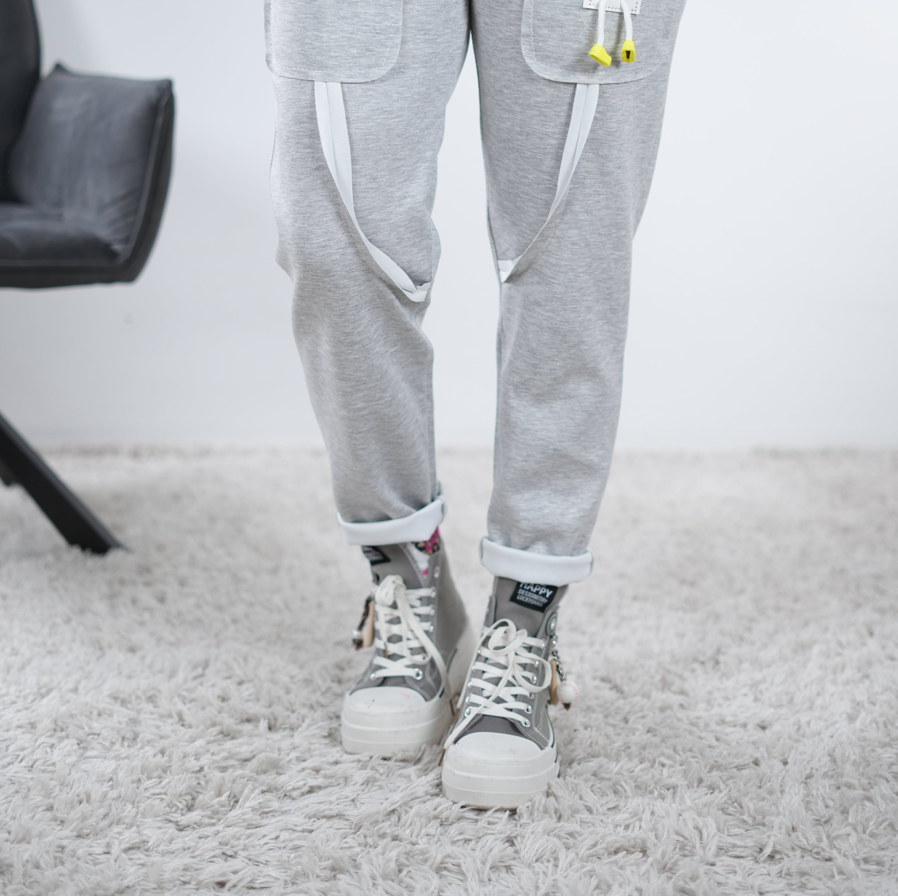 Weiche Joggy mit süßem Patch One Size (ca Größe 38-42) Grau