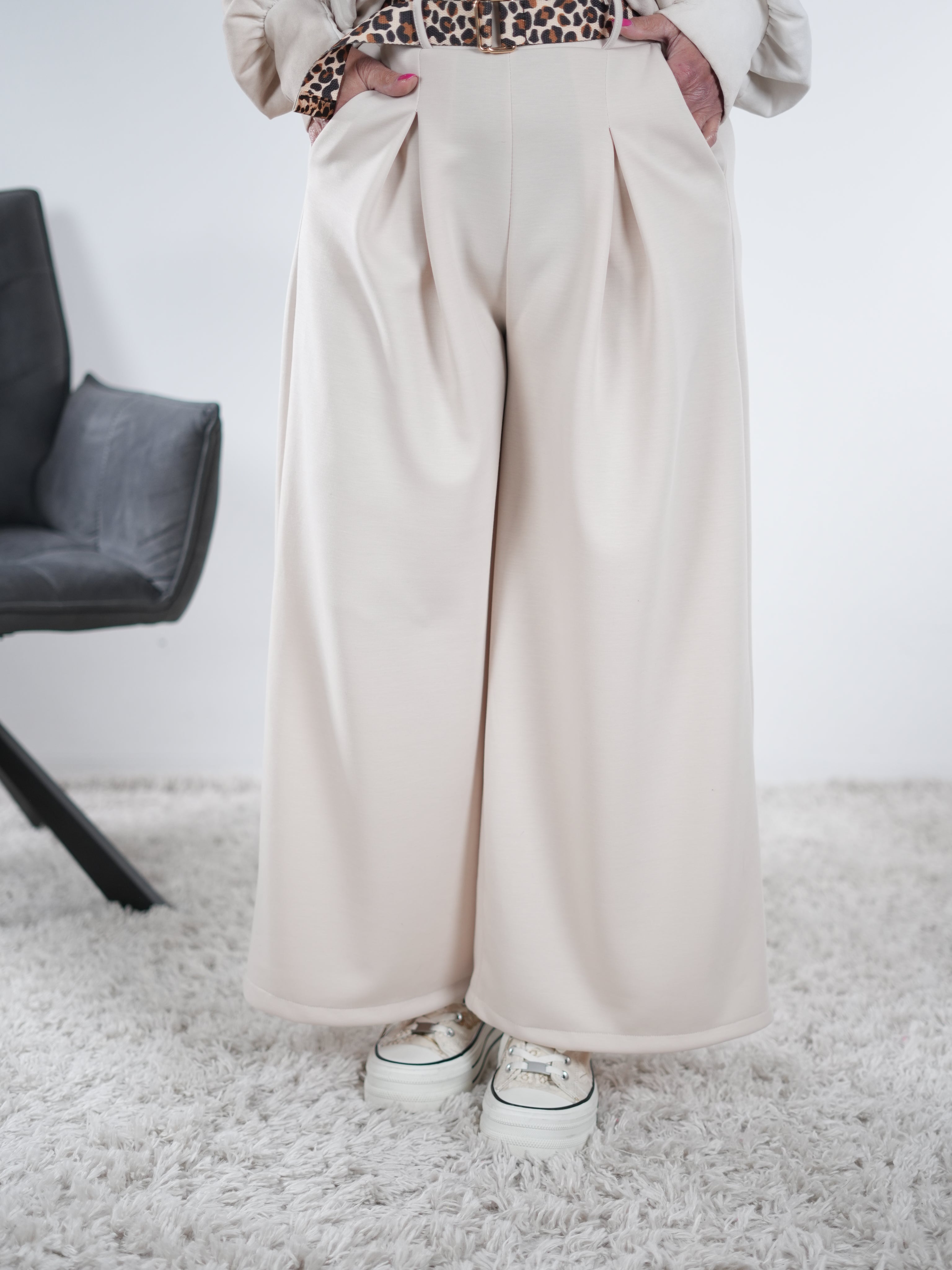 Weiche Marlene Hose mit Leo Gürtel One Size (ca Größe 38-42) Beige