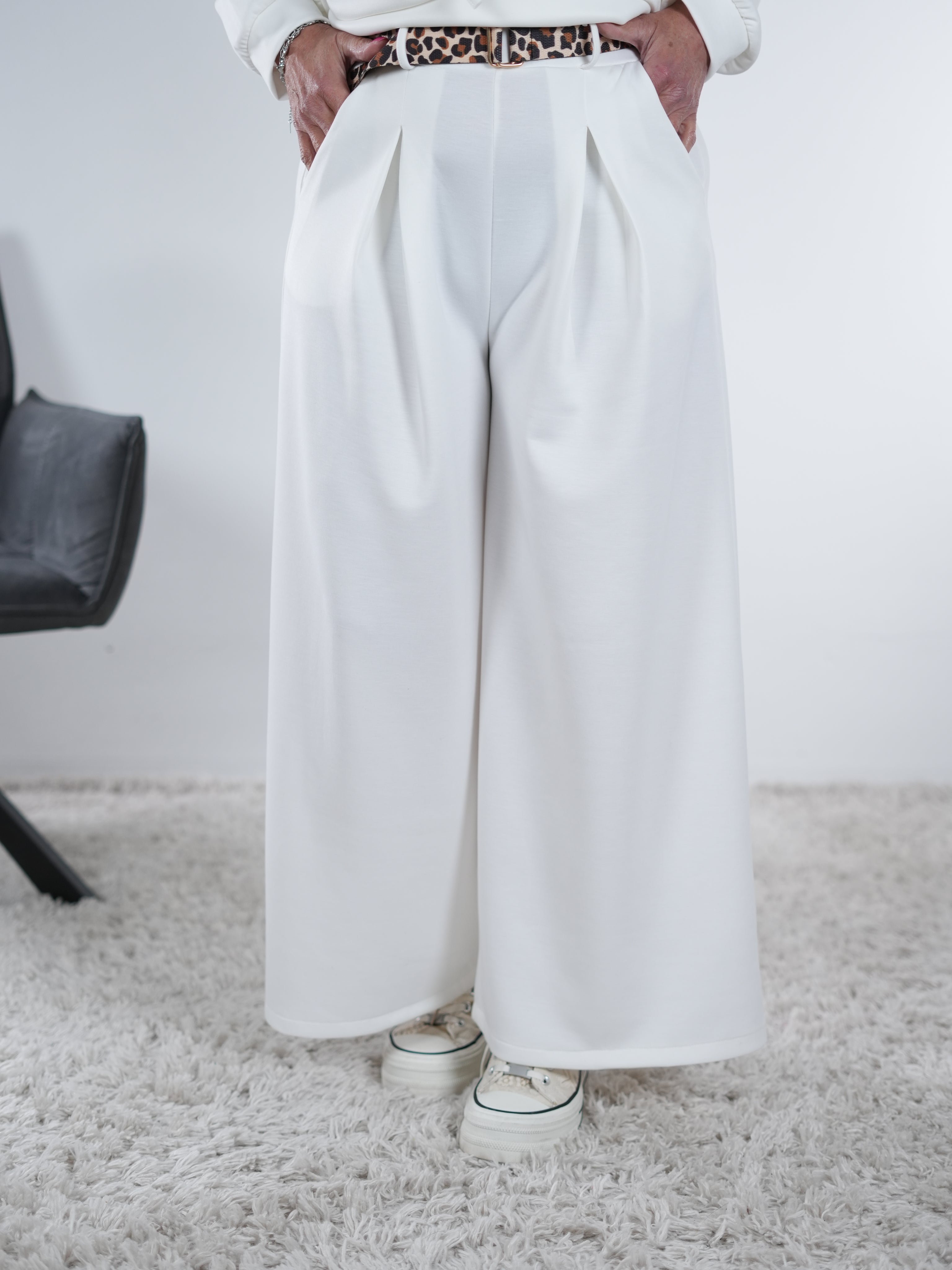 Weiche Marlene Hose mit Leo Gürtel One Size (ca Größe 38-42) Weiß
