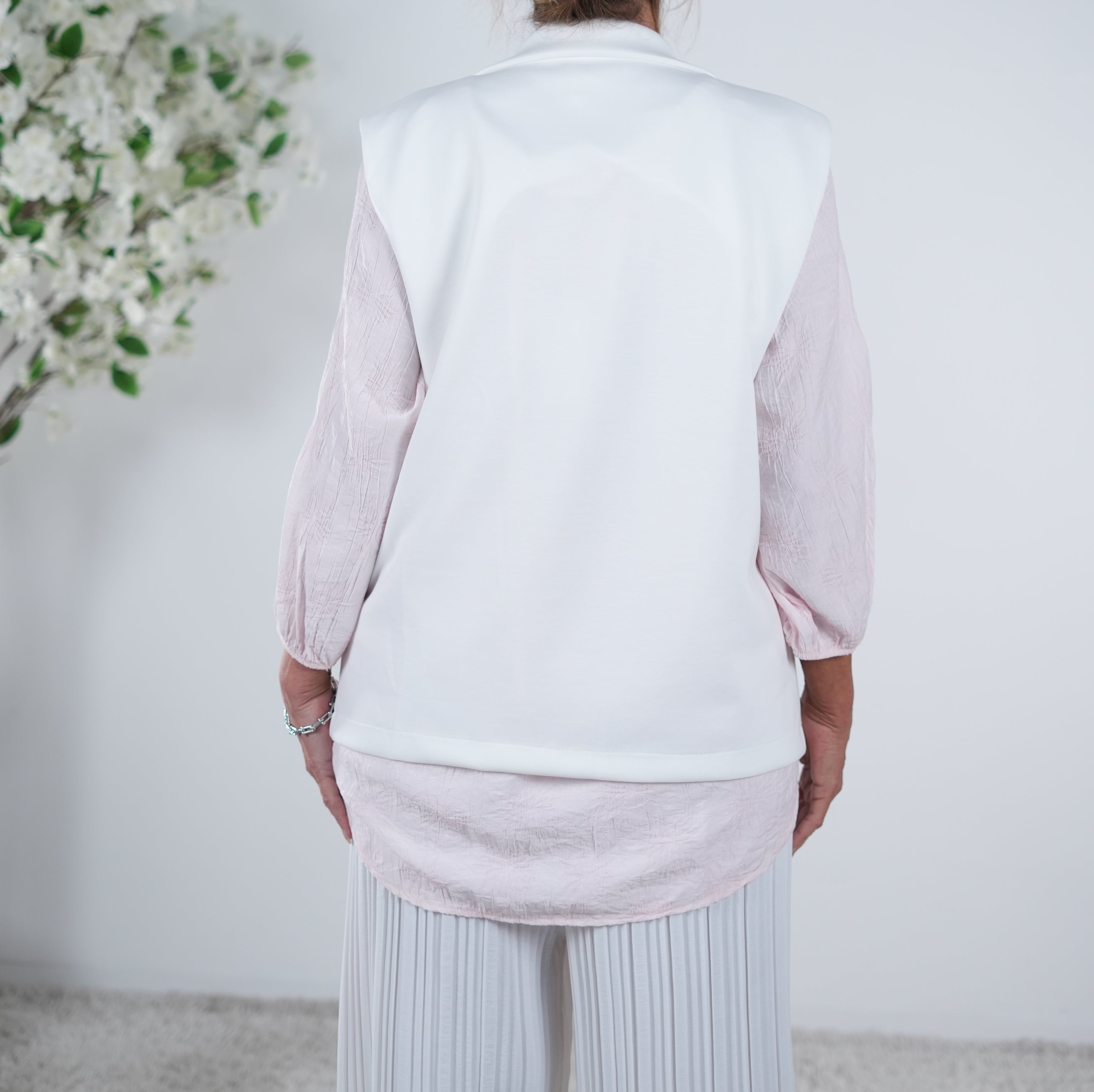 Weiche Weste mit Taschenklappen