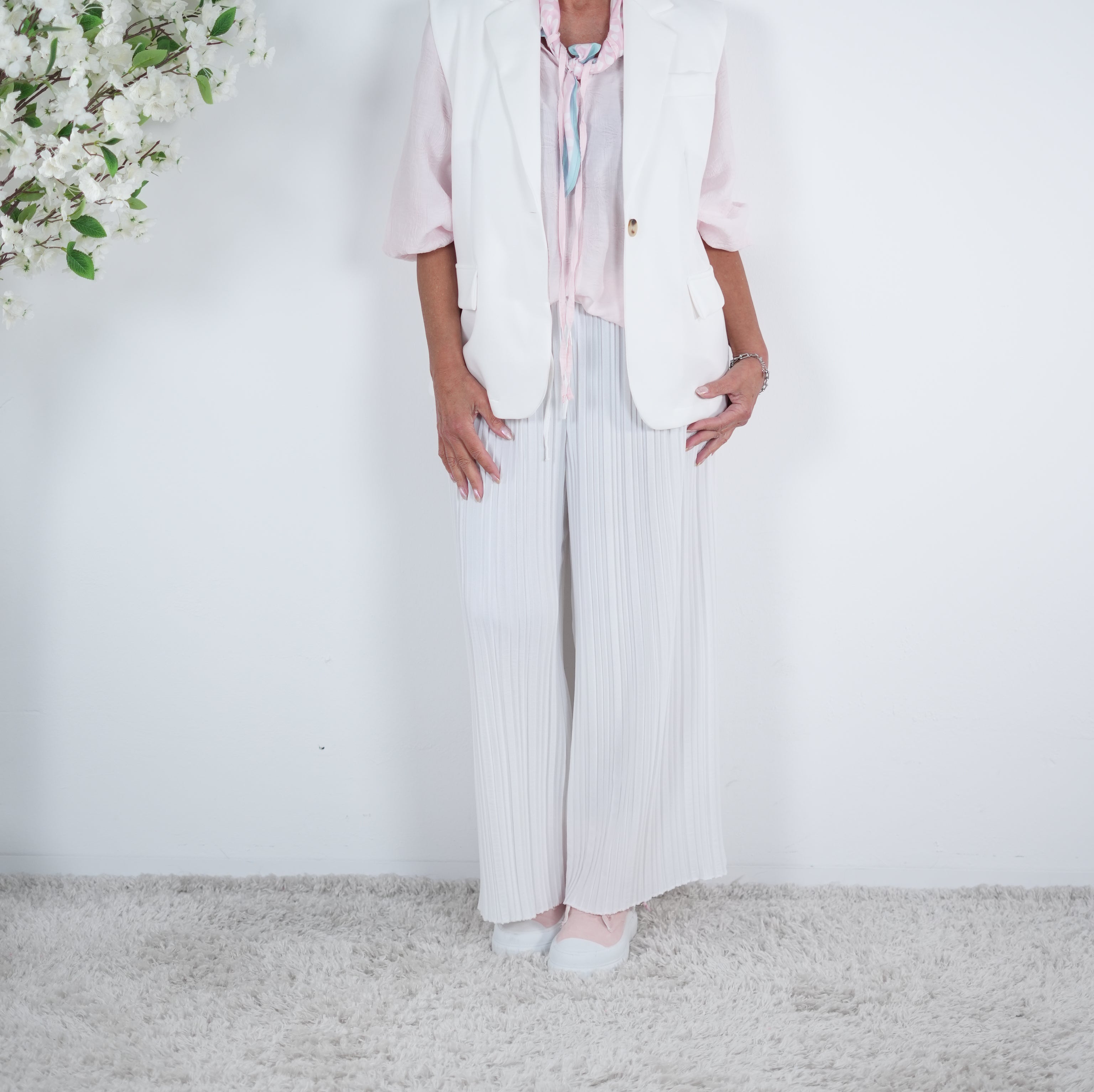 Weiche Weste mit Taschenklappen