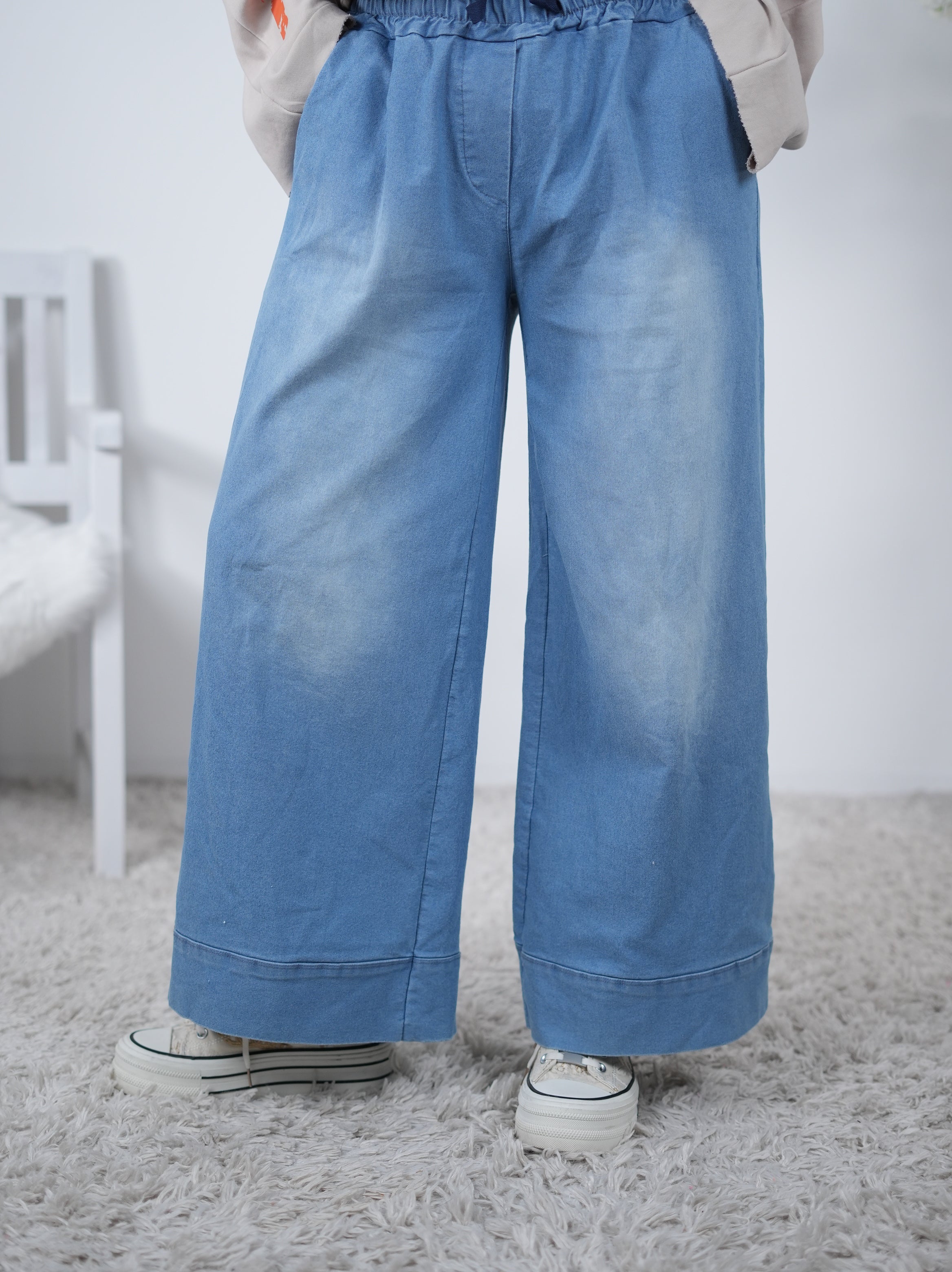Weite Blue Jeans mit elastischem Bund