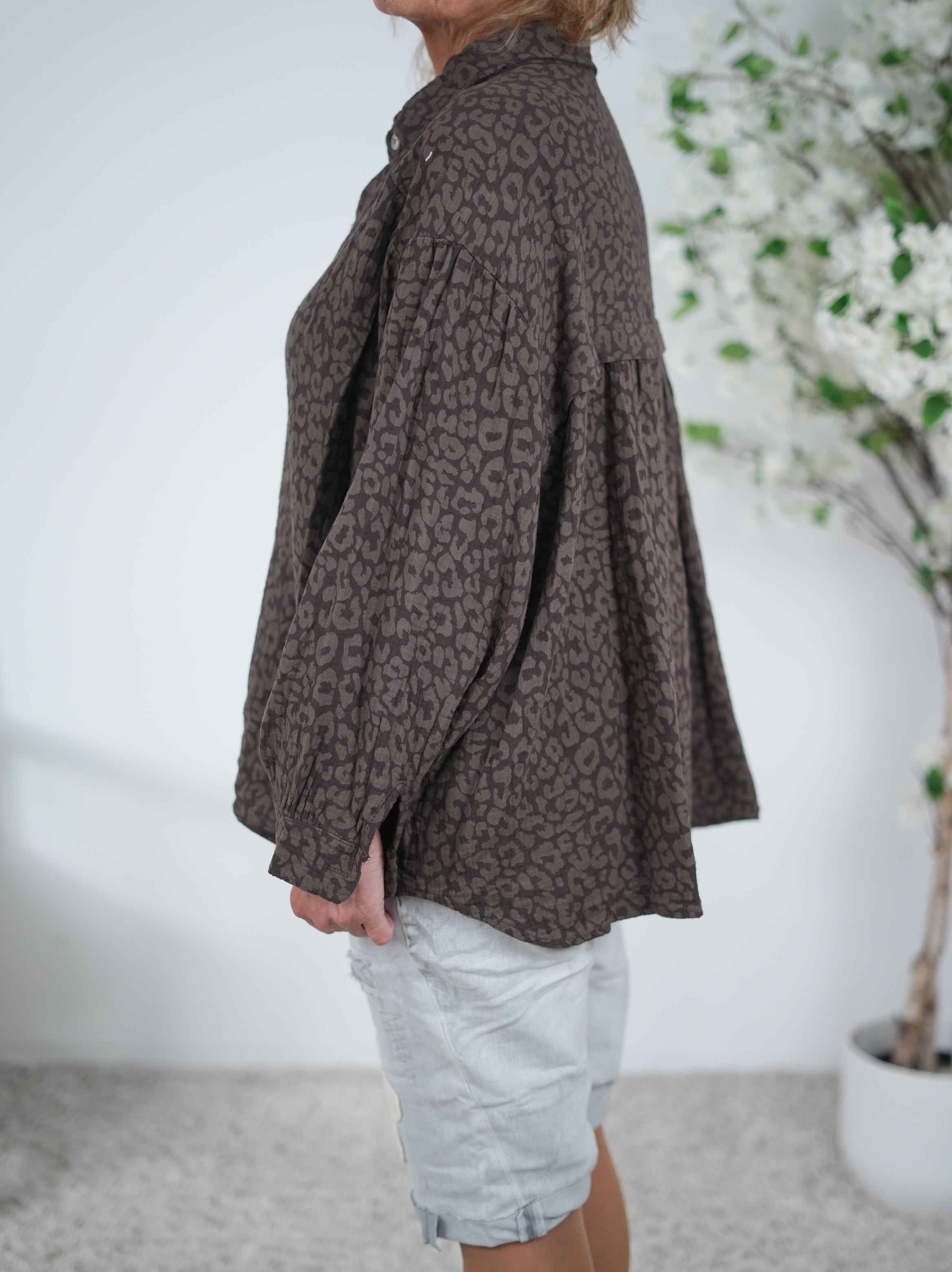 weite Musselin Bluse im Leo Look