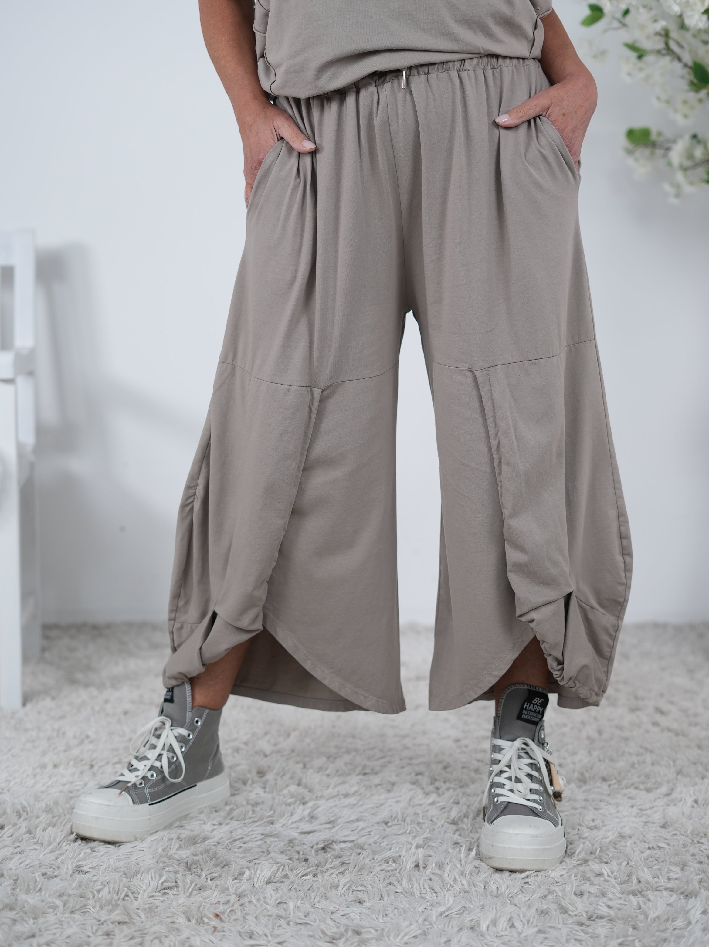 Weite Pants im ausgefallenen Schnitt Einheitsgröße (ca Gr. 40-44 46) Taupe