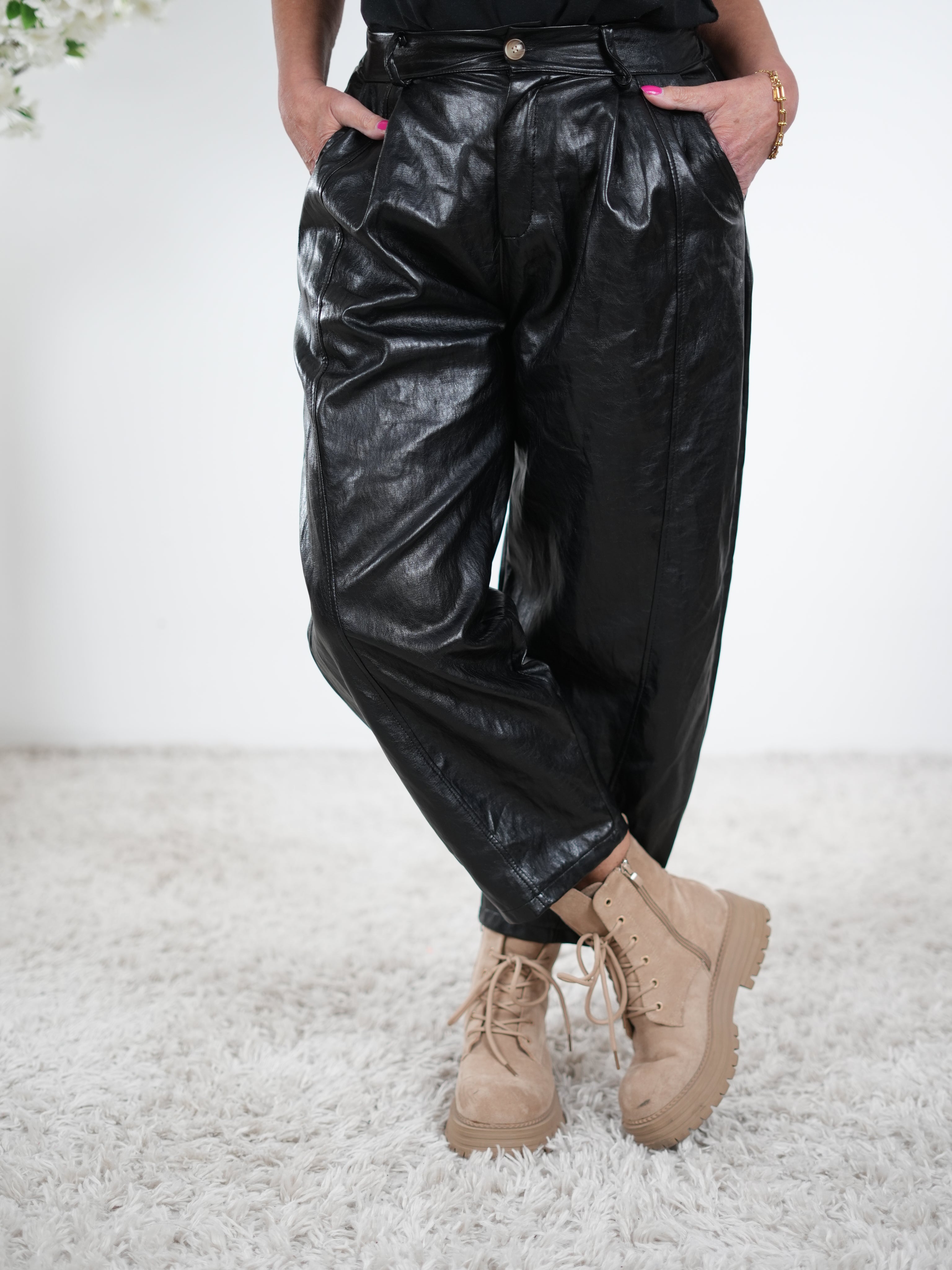 Wide Leg Pants in Kunstleder One Size (ca Größe 38-42) Schwarz