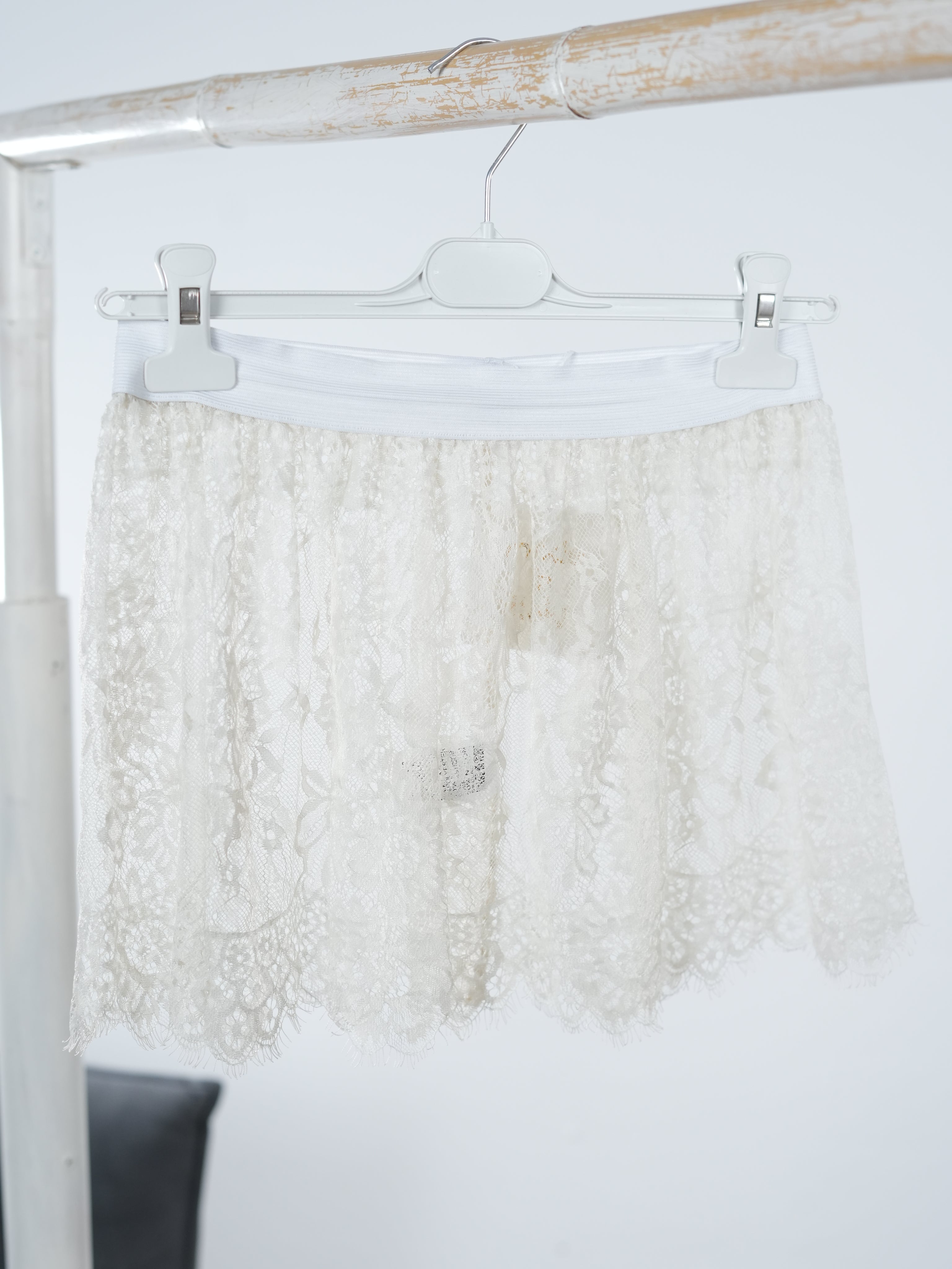 Blusenverlängerung aus Spitze Beige