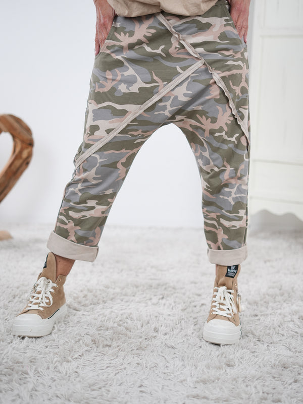 Camouflage Baggy mit Außennähten
