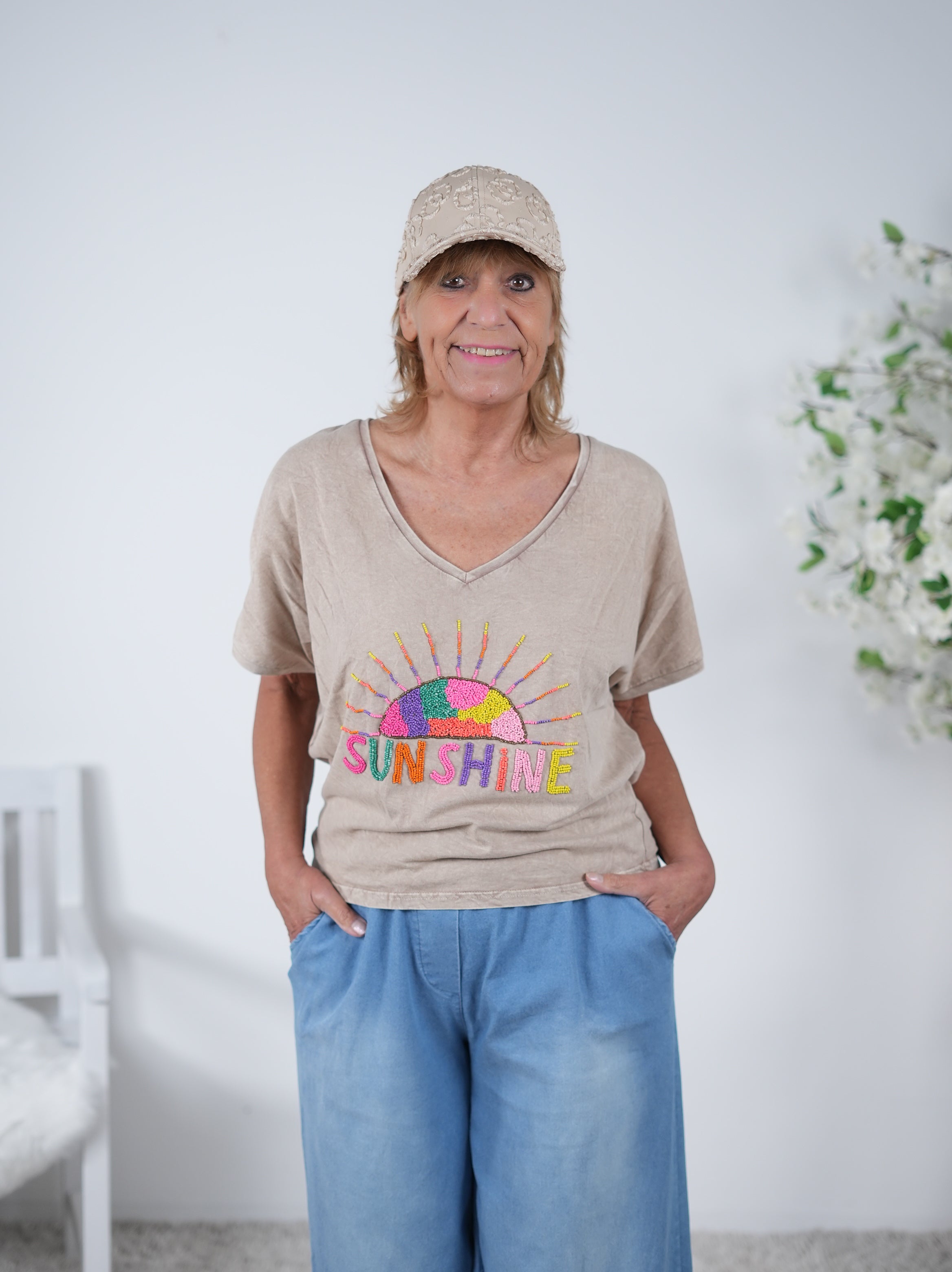 Kurzes Shirt mit Perlen Motiv