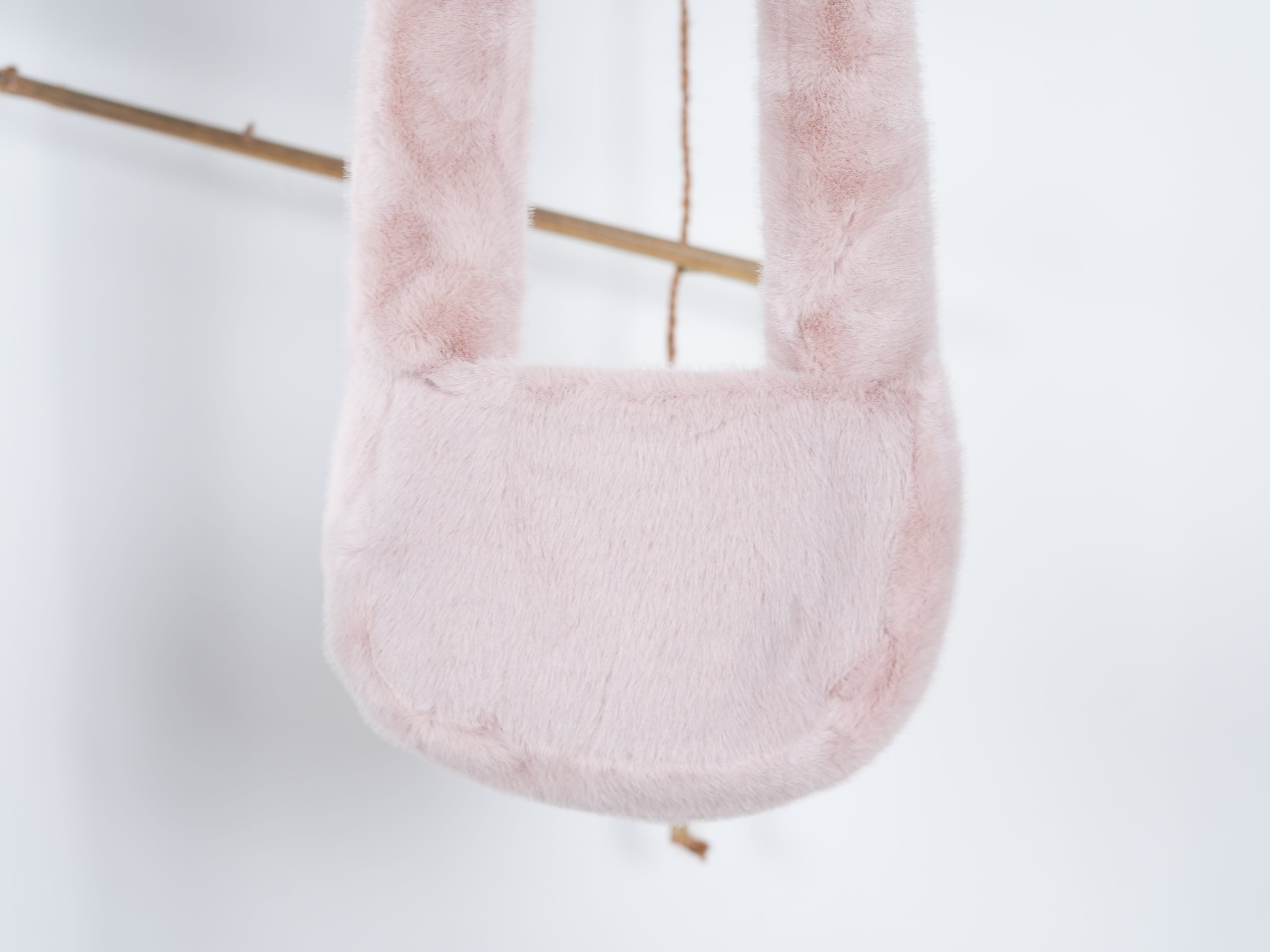 Flauschige Crossbag in Pastell Rosa