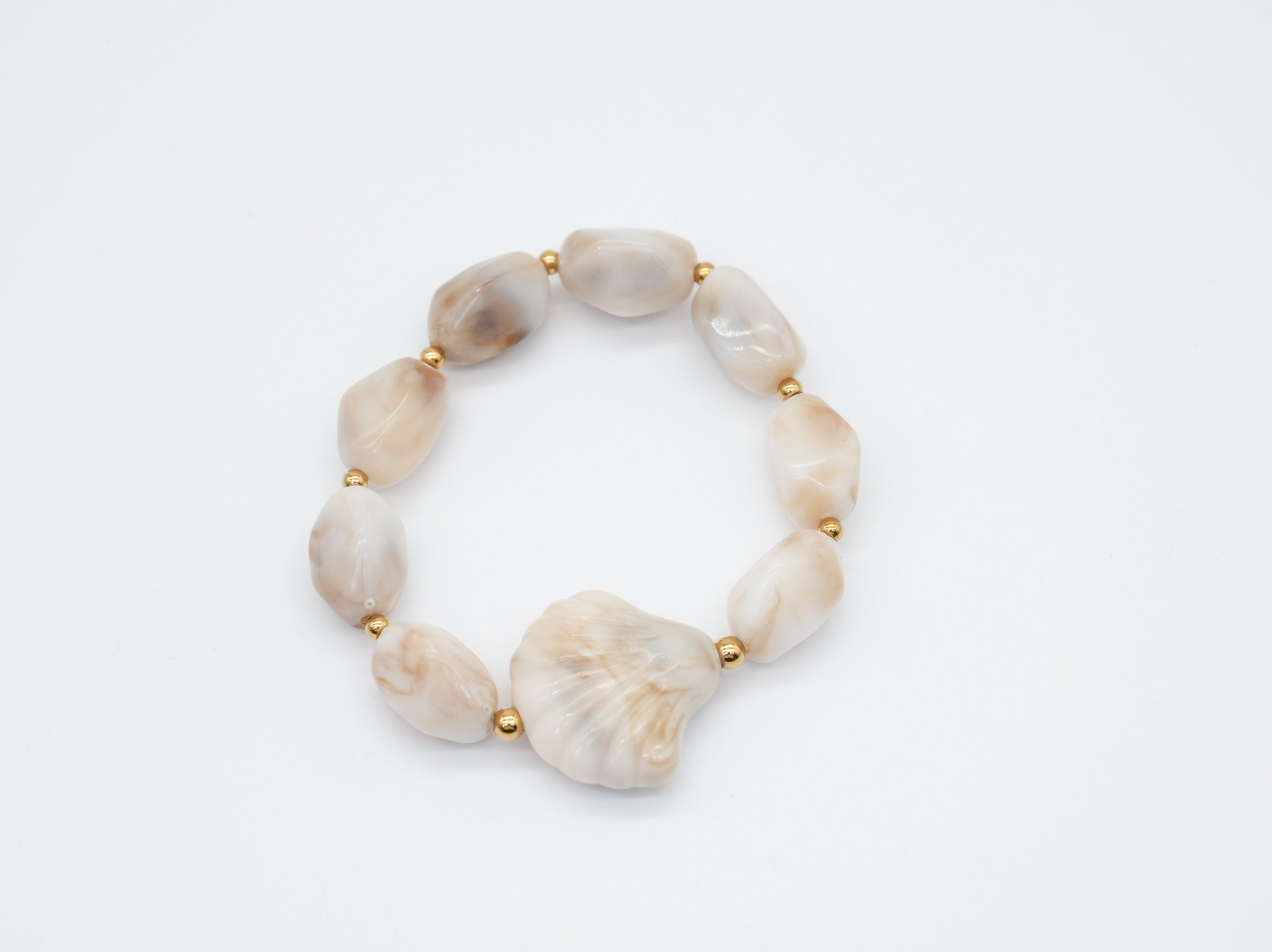 Armband mit Muschel verziert