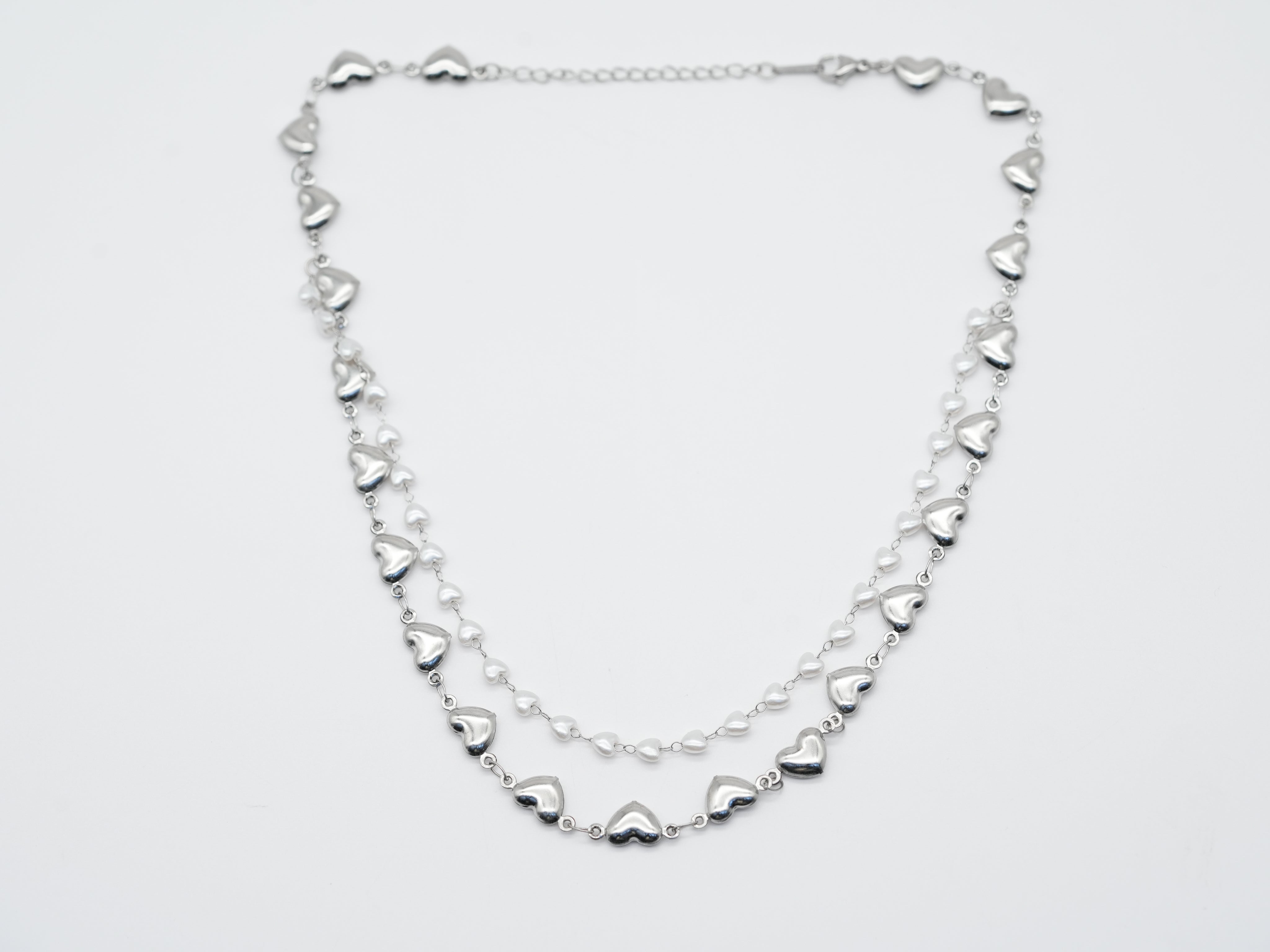 Edelstahlhalskette mit Herz- & Perlendetails