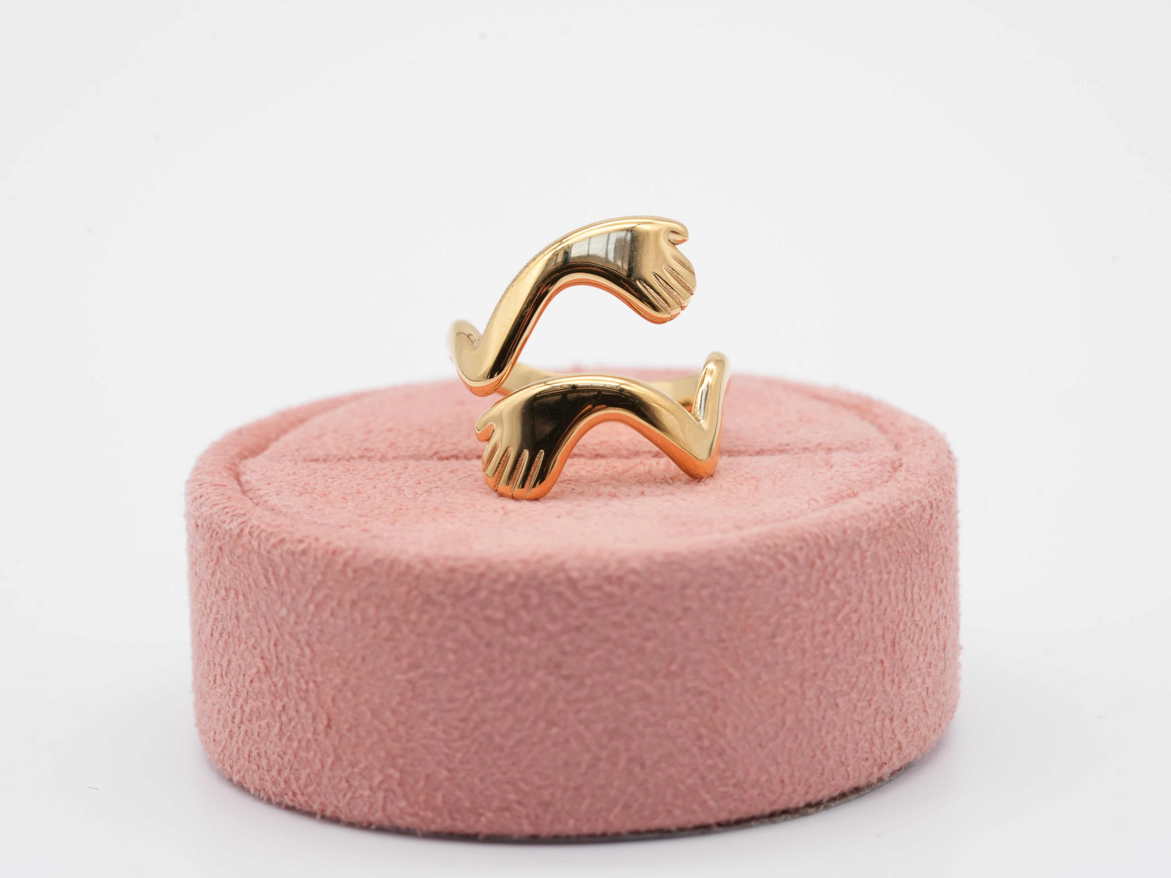 Vergoldeter Edelstahlring im Handmotiv