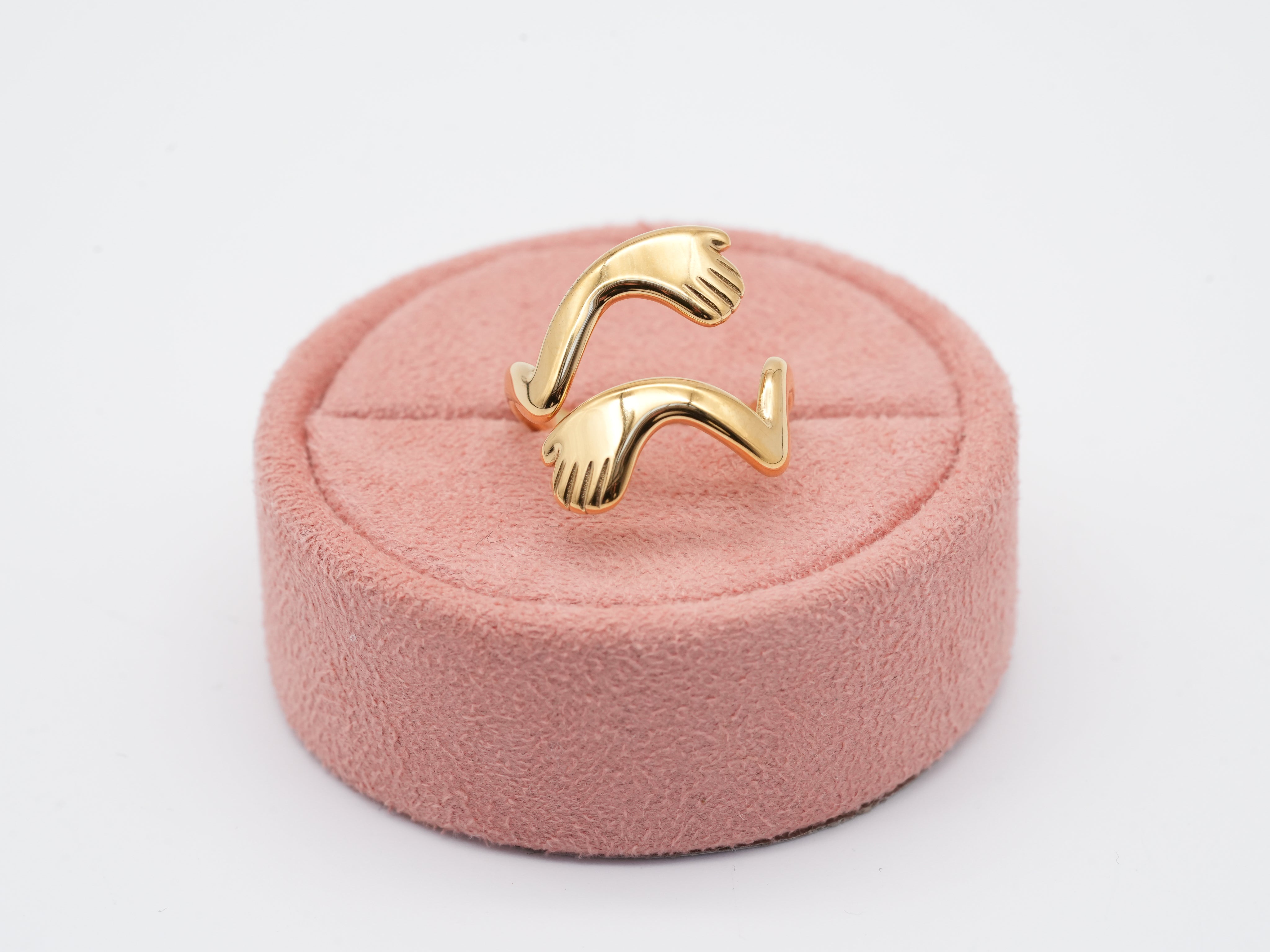 Vergoldeter Edelstahlring im Handmotiv