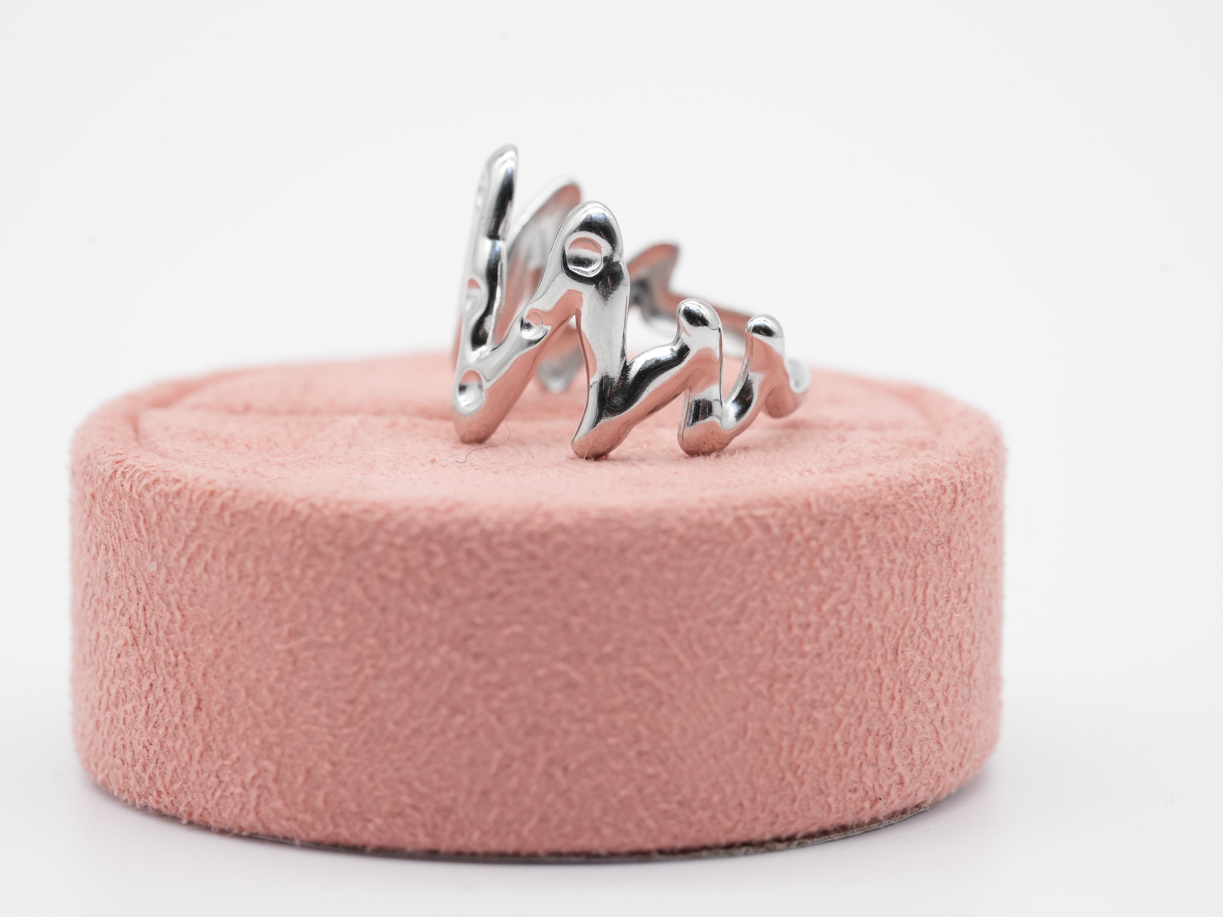 Edelstahlring in organischer Wellenform