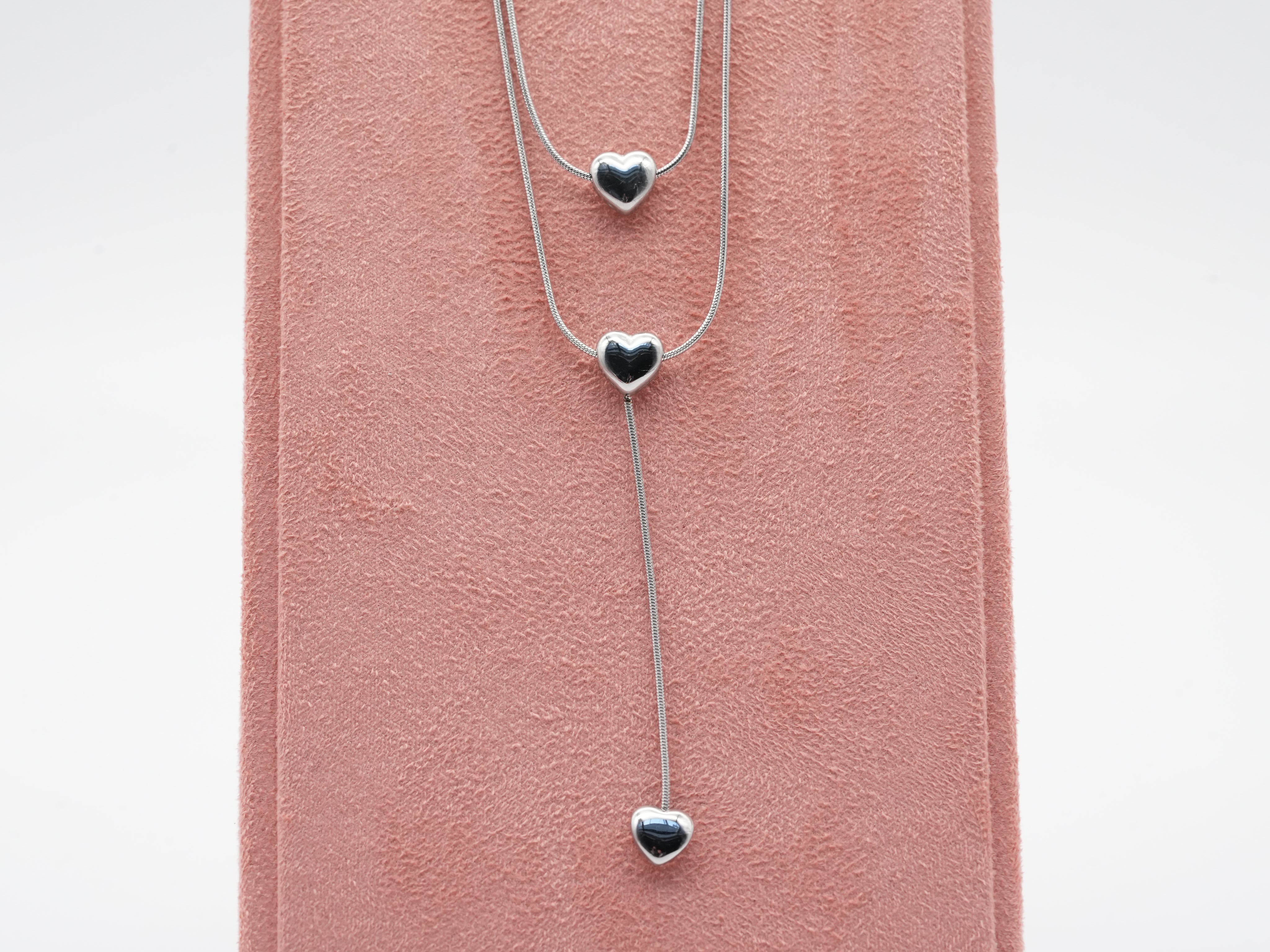 Edelstahlhalskette mit Herzdetails