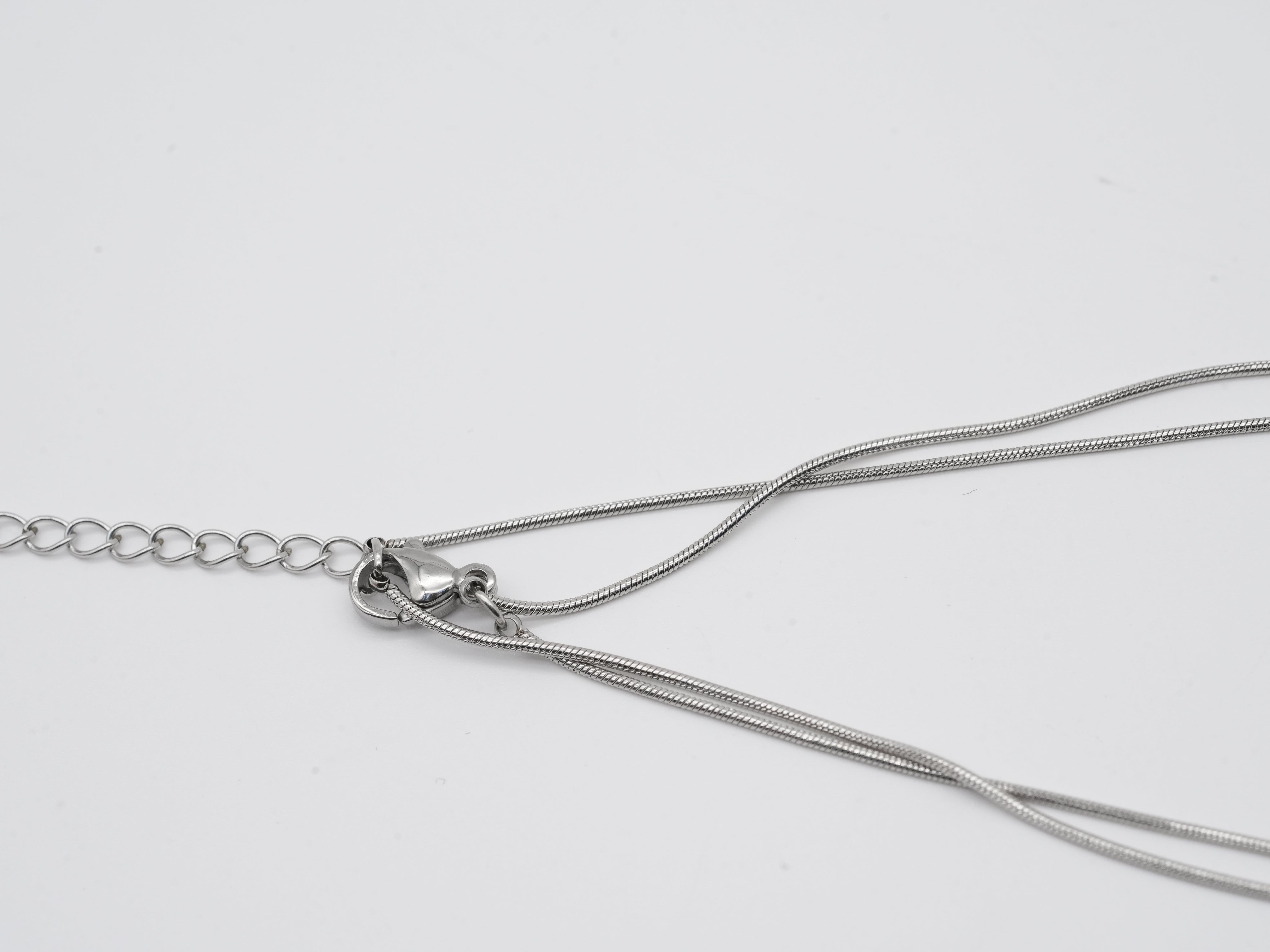 Edelstahlhalskette mit Herzdetails