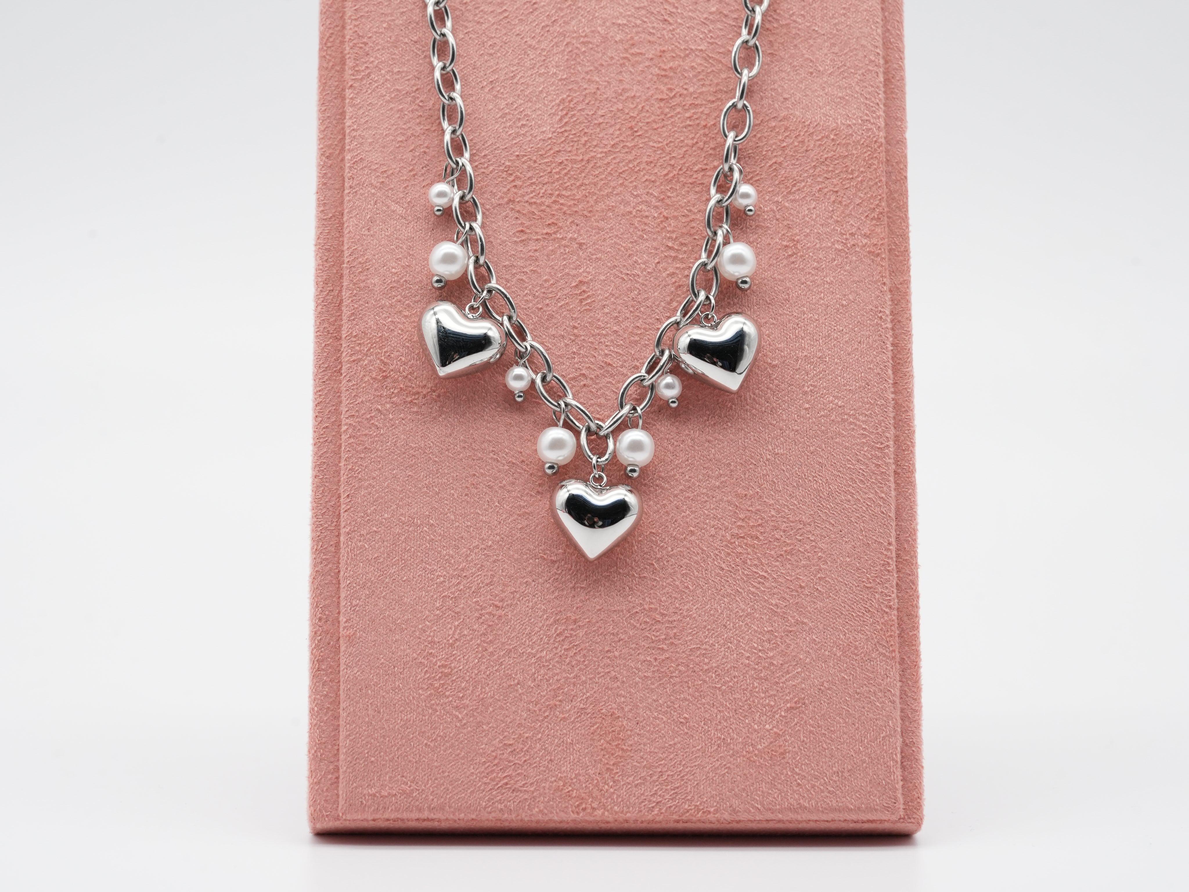 Edelstahlhalskette mit Herzen & Perlen