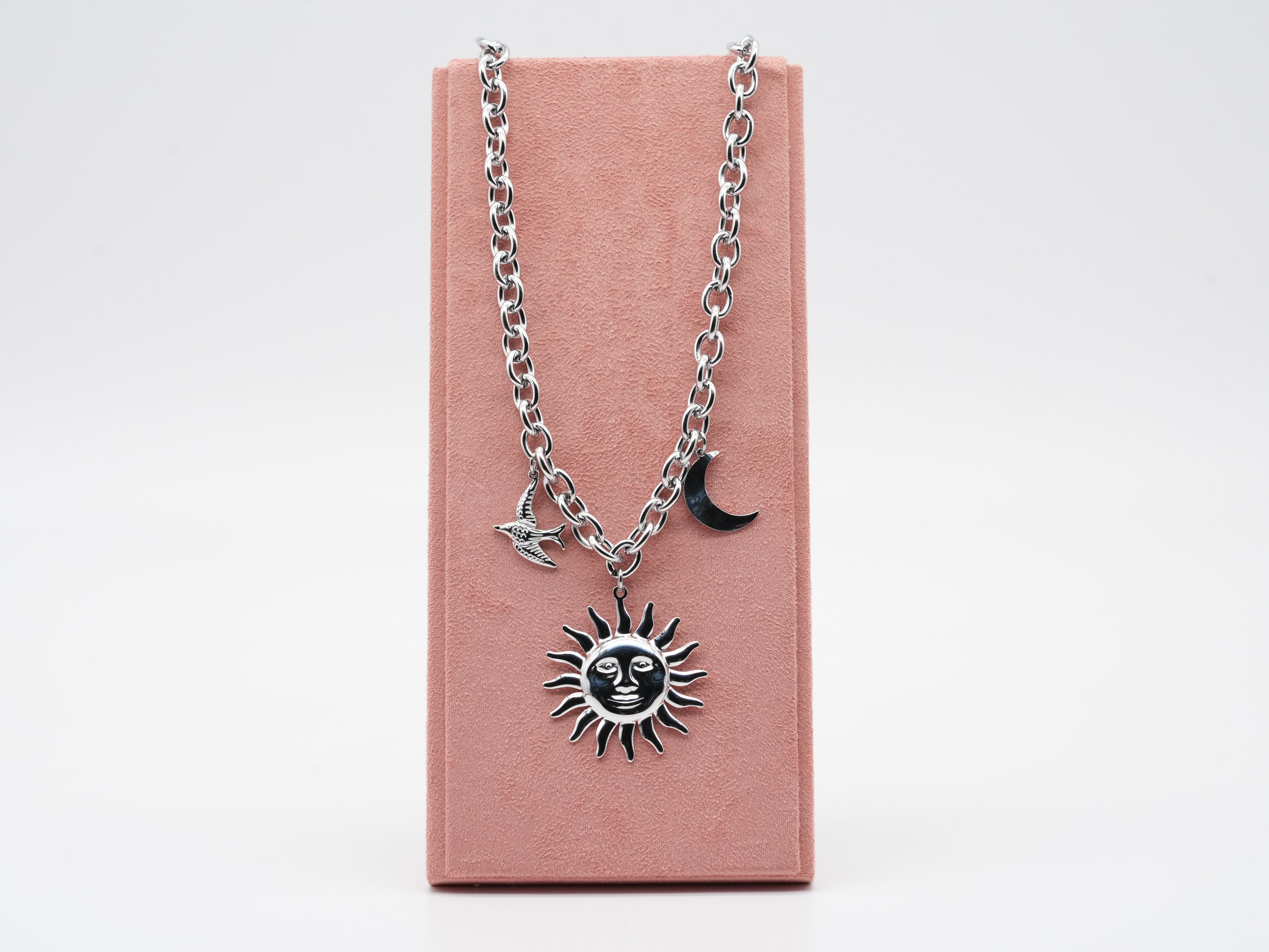 Edelstahlhalskette mit Sonnen-, Mond- & Schwalbenanhängern