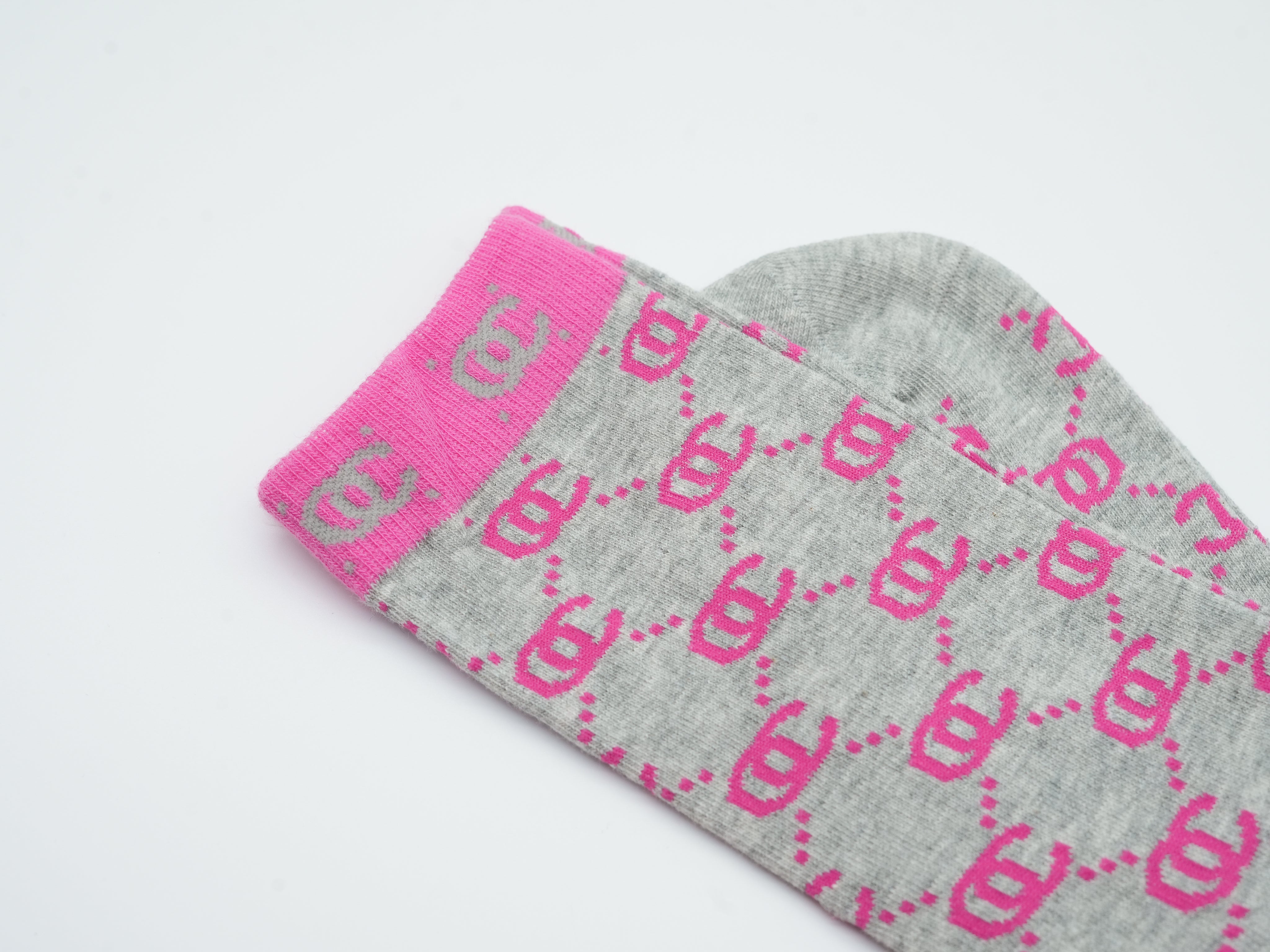 Socken im pink-grauen Design