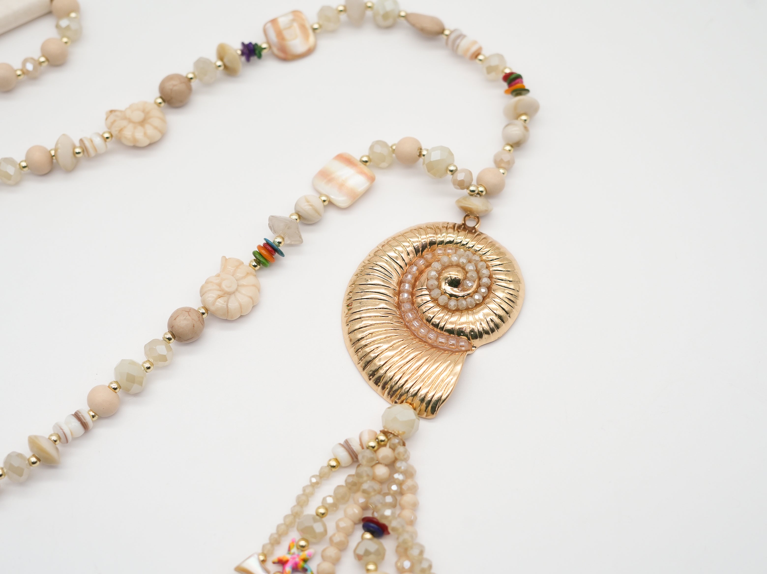 Modeschmuck Kette in sanften Naturtönen, Boho Style
