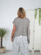 lässiges Poncho Shirt mit buntem Schriftzug